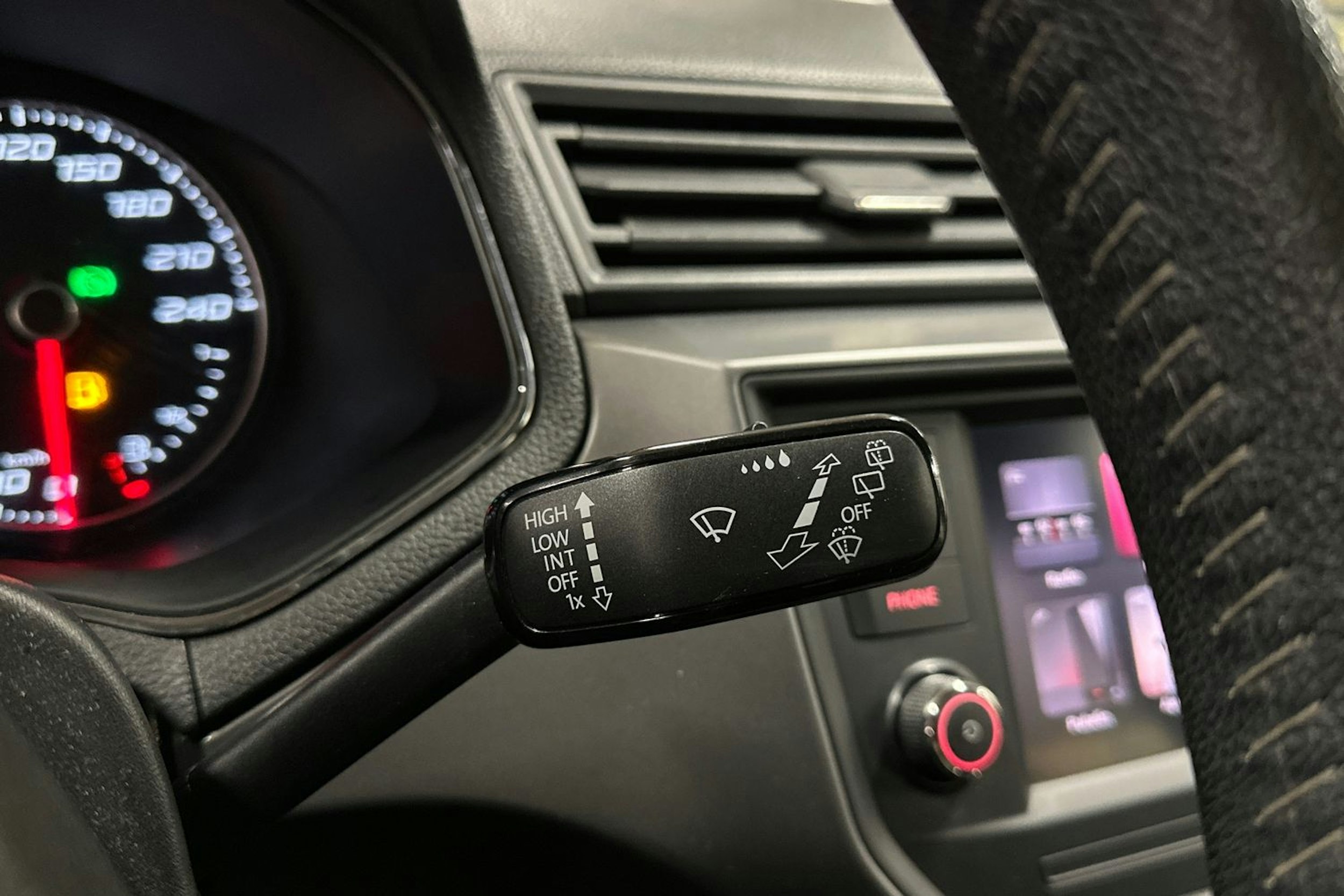 sininen SEAT Ibiza 2019 kuva 18.