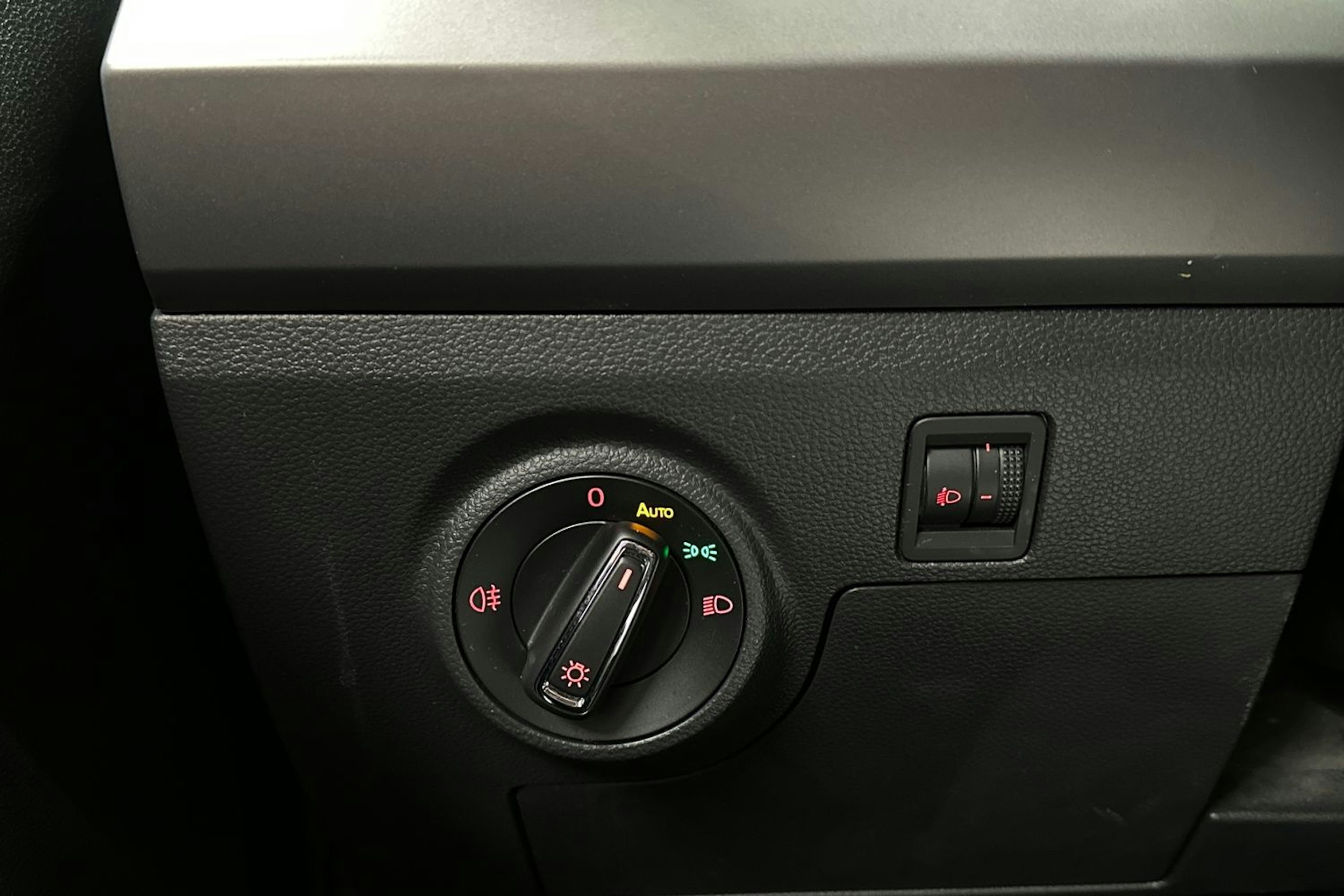 sininen SEAT Ibiza 2019 kuva 19.