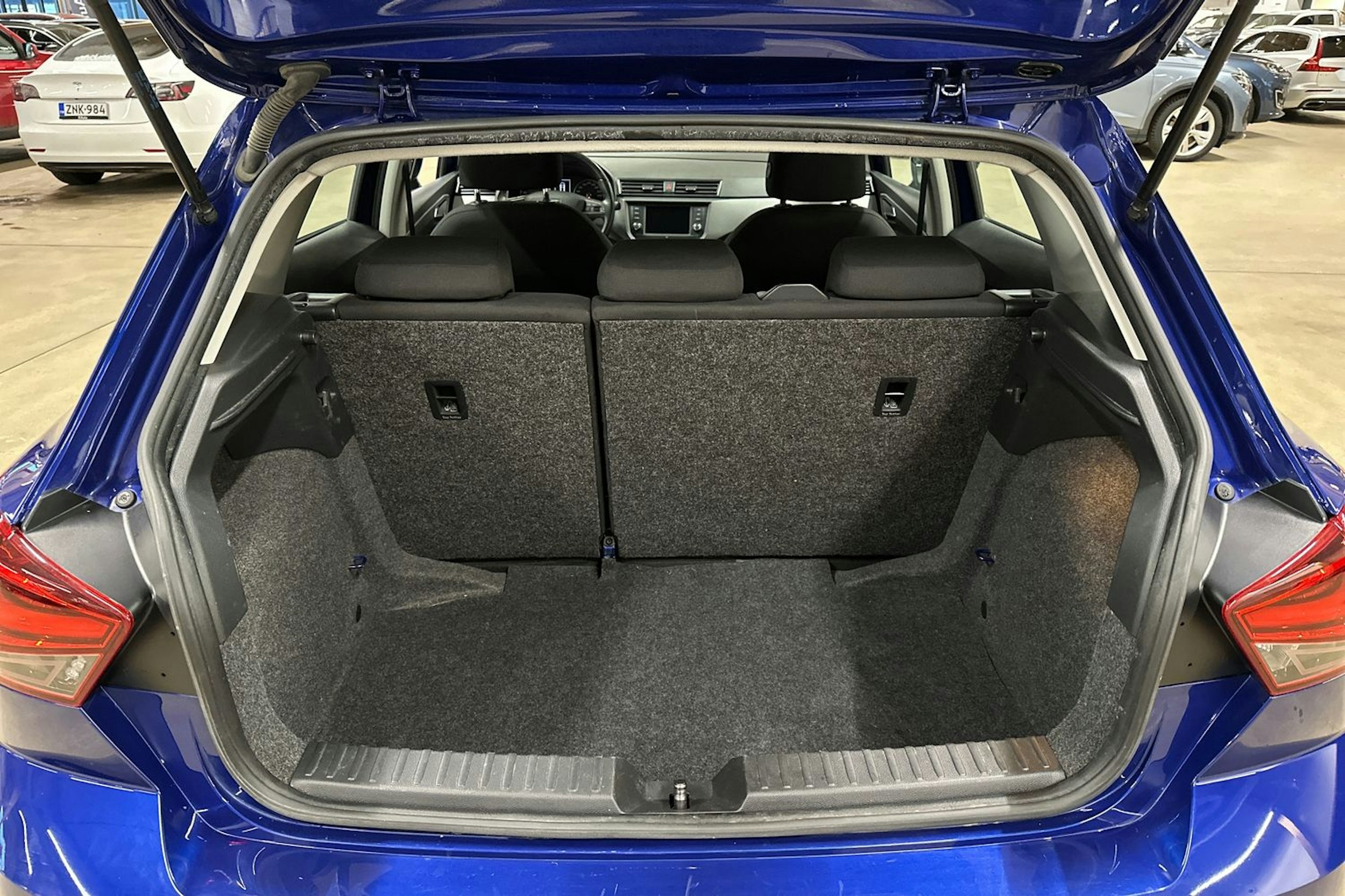 sininen SEAT Ibiza 2019 kuva 21.
