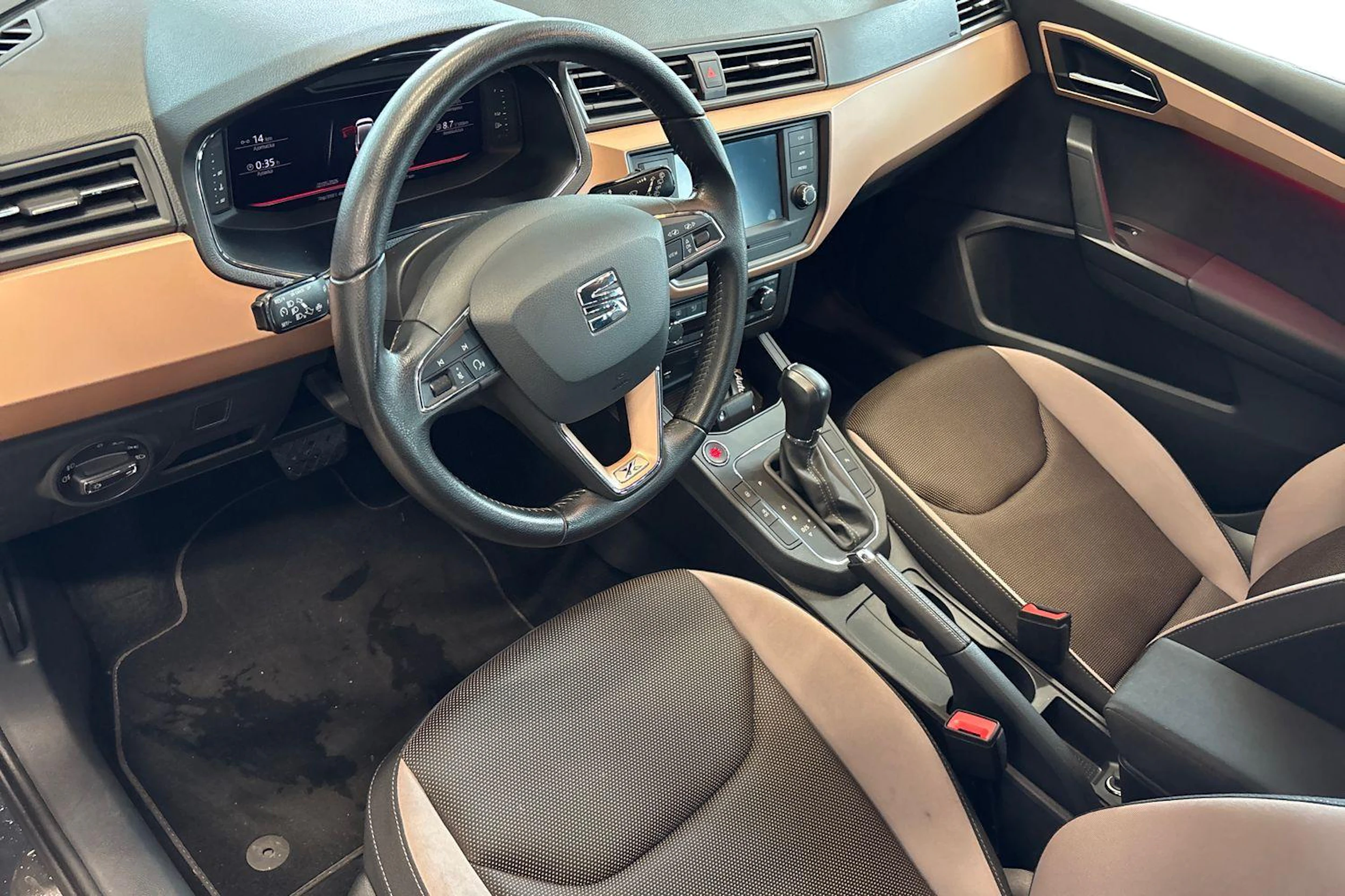 harmaa SEAT Ibiza 2019 kuva 3.