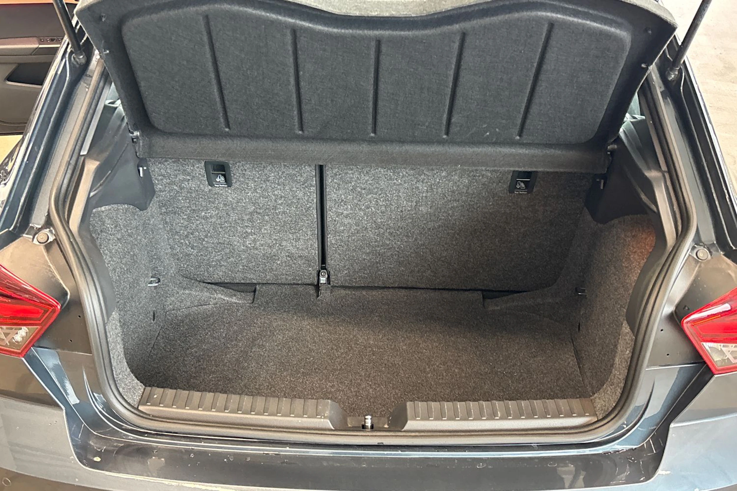 harmaa SEAT Ibiza 2019 kuva 22.
