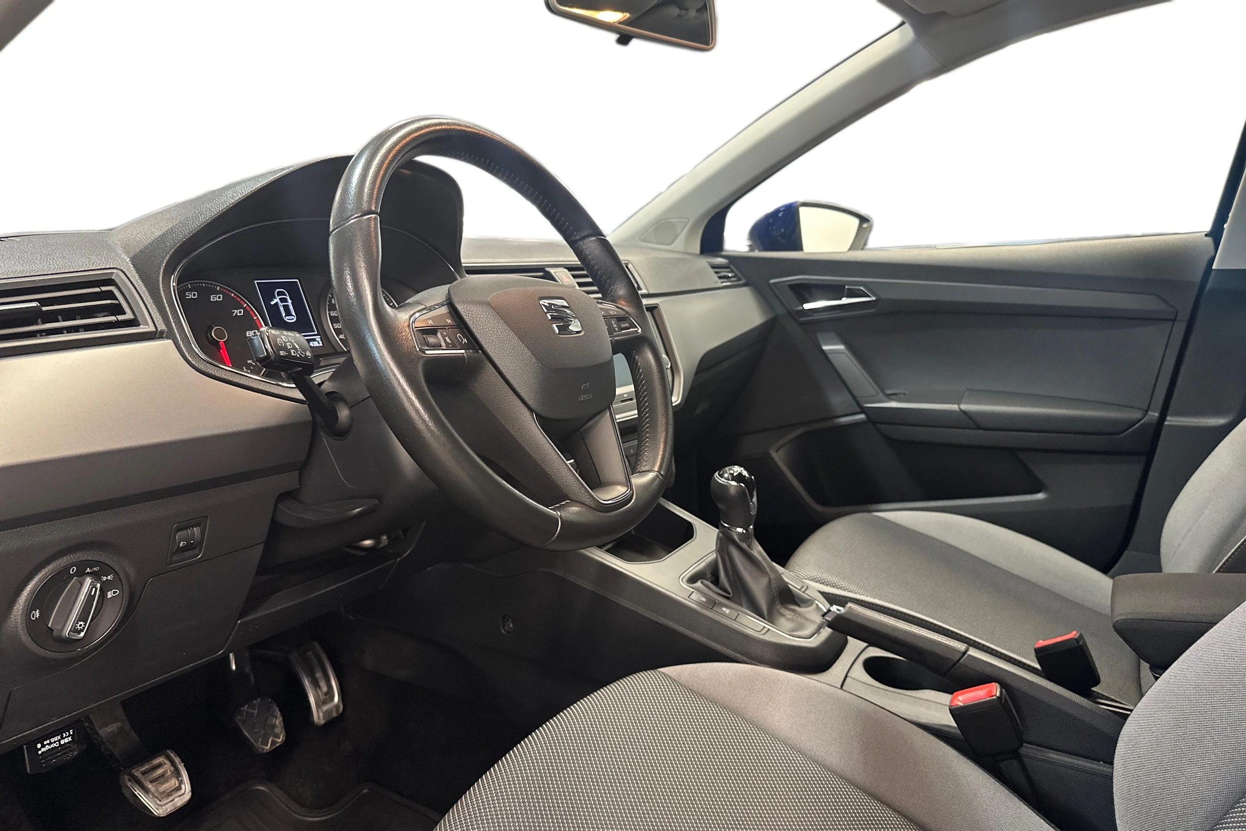 sininen SEAT Ibiza 2019 kuva 6.