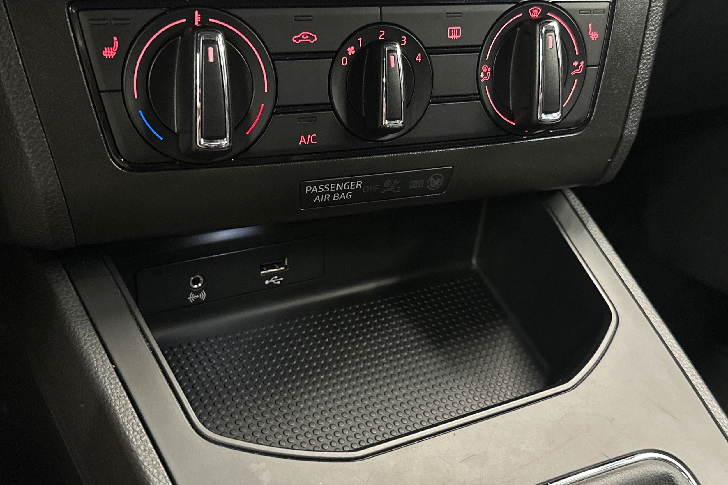 sininen SEAT Ibiza 2019 kuva 15.