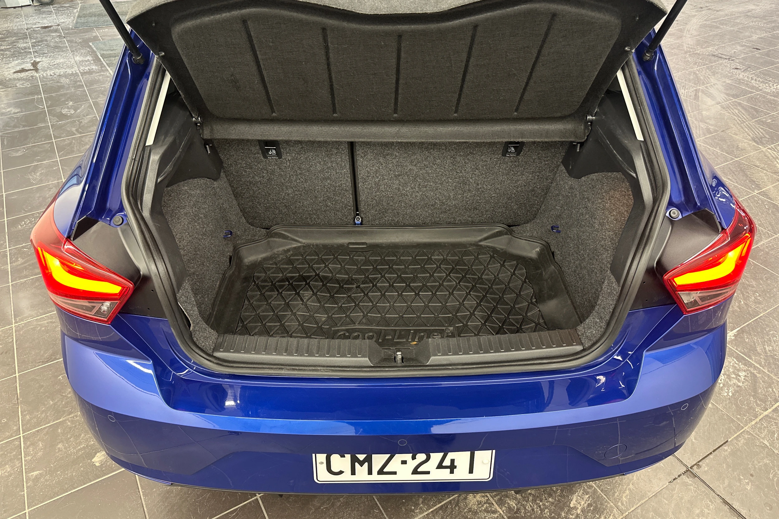 sininen SEAT Ibiza 2019 kuva 18.