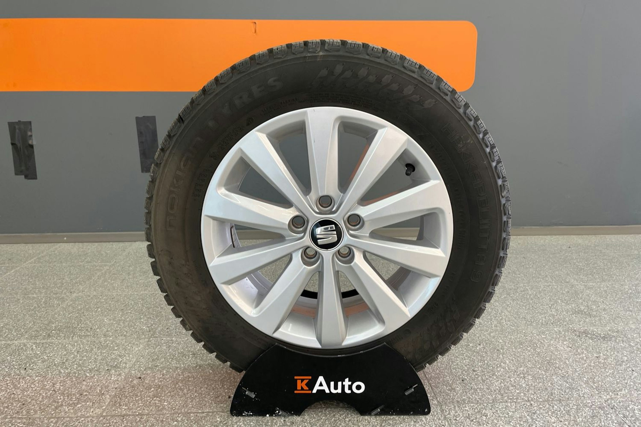 Valkoinen SEAT IBIZA 2019 kuva 13.
