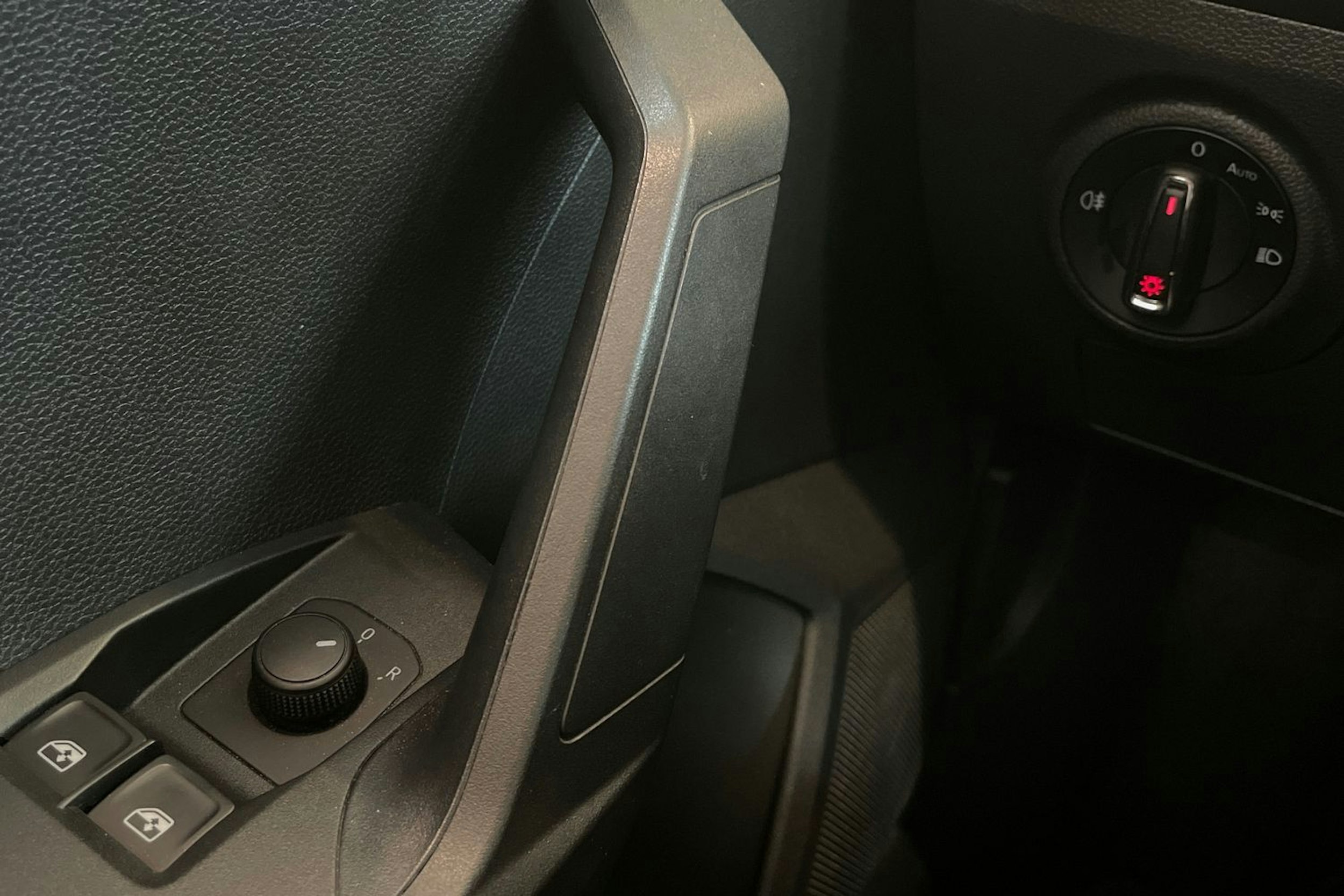 Valkoinen SEAT IBIZA 2019 kuva 20.