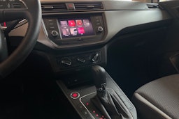 Valkoinen SEAT IBIZA 2019 kuva 21.