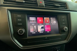 Valkoinen SEAT IBIZA 2019 kuva 23.