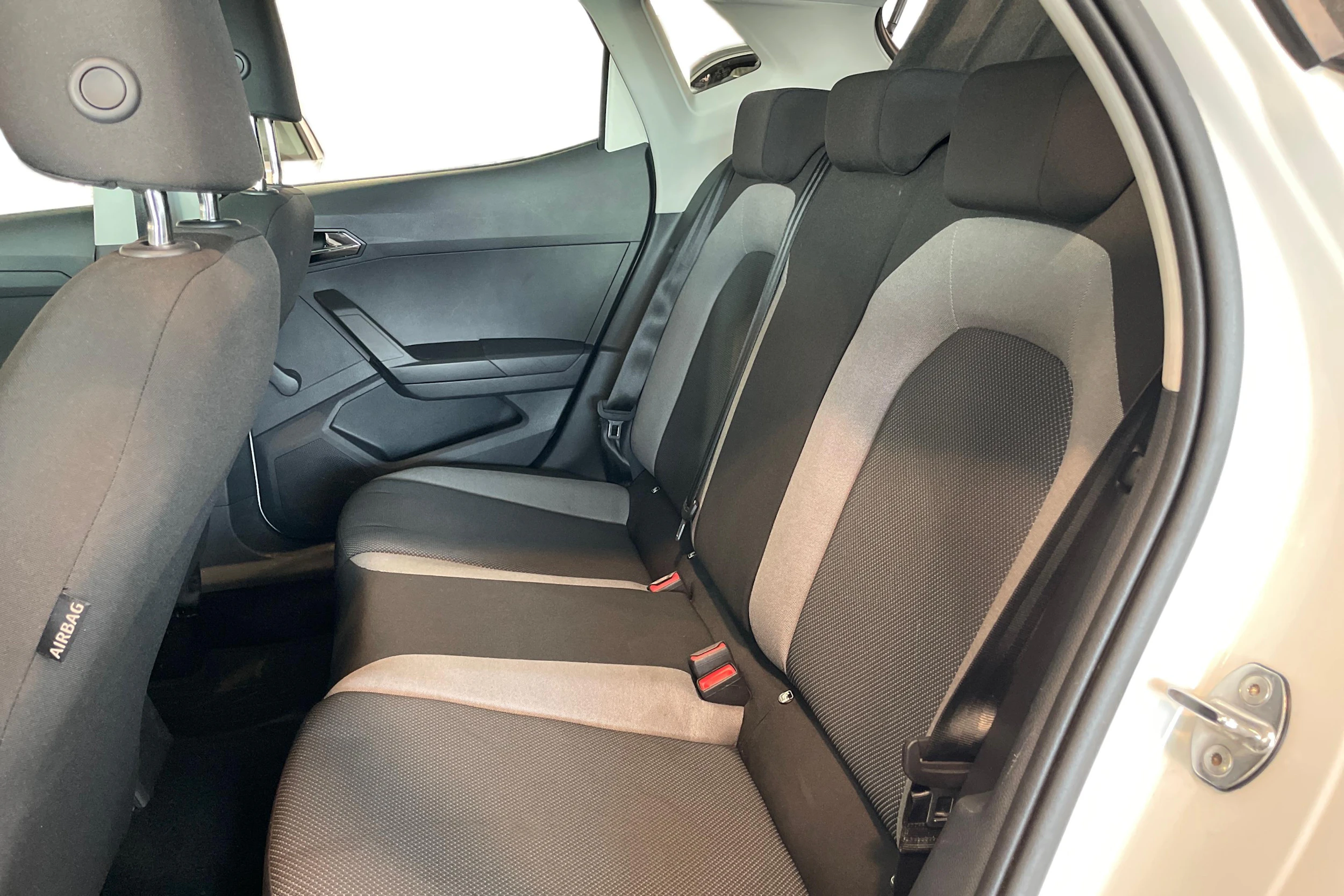 valkoinen SEAT Ibiza 2019 kuva 8.