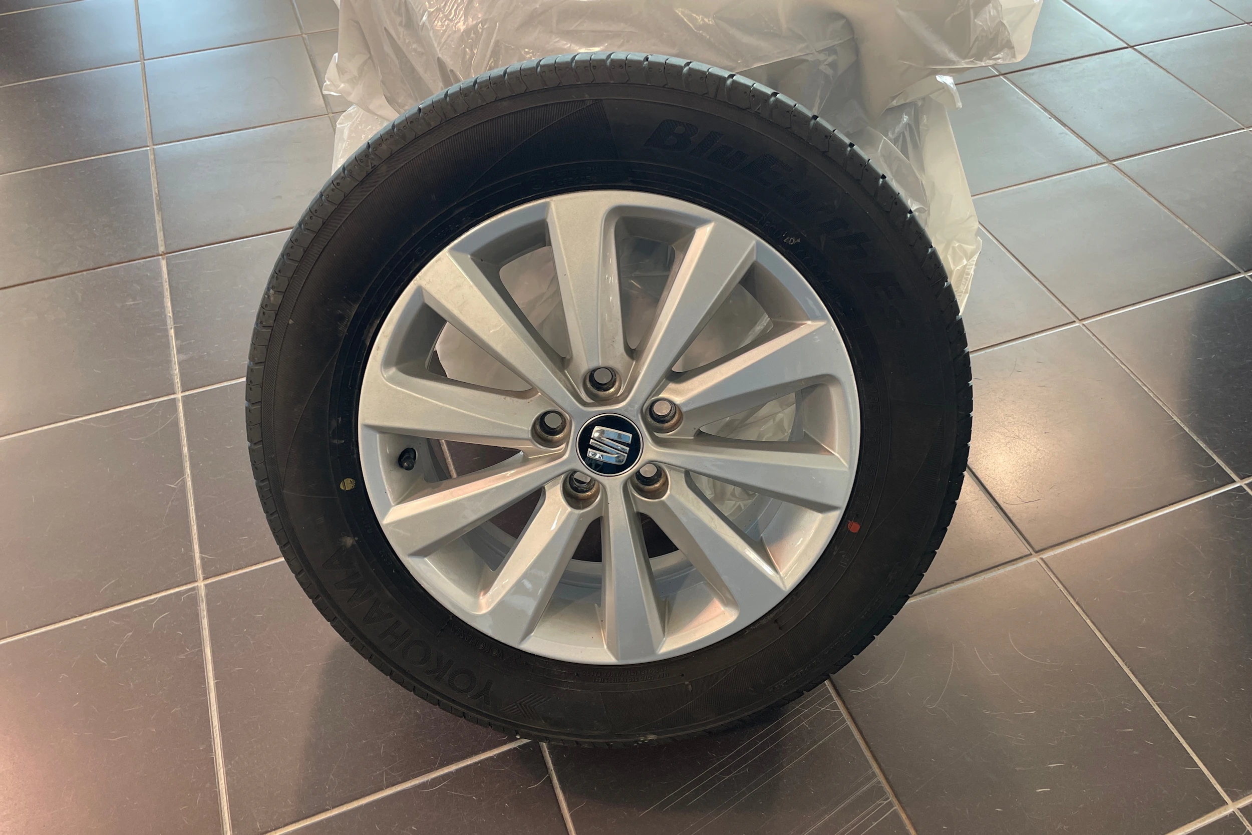 valkoinen SEAT Ibiza 2019 kuva 10.