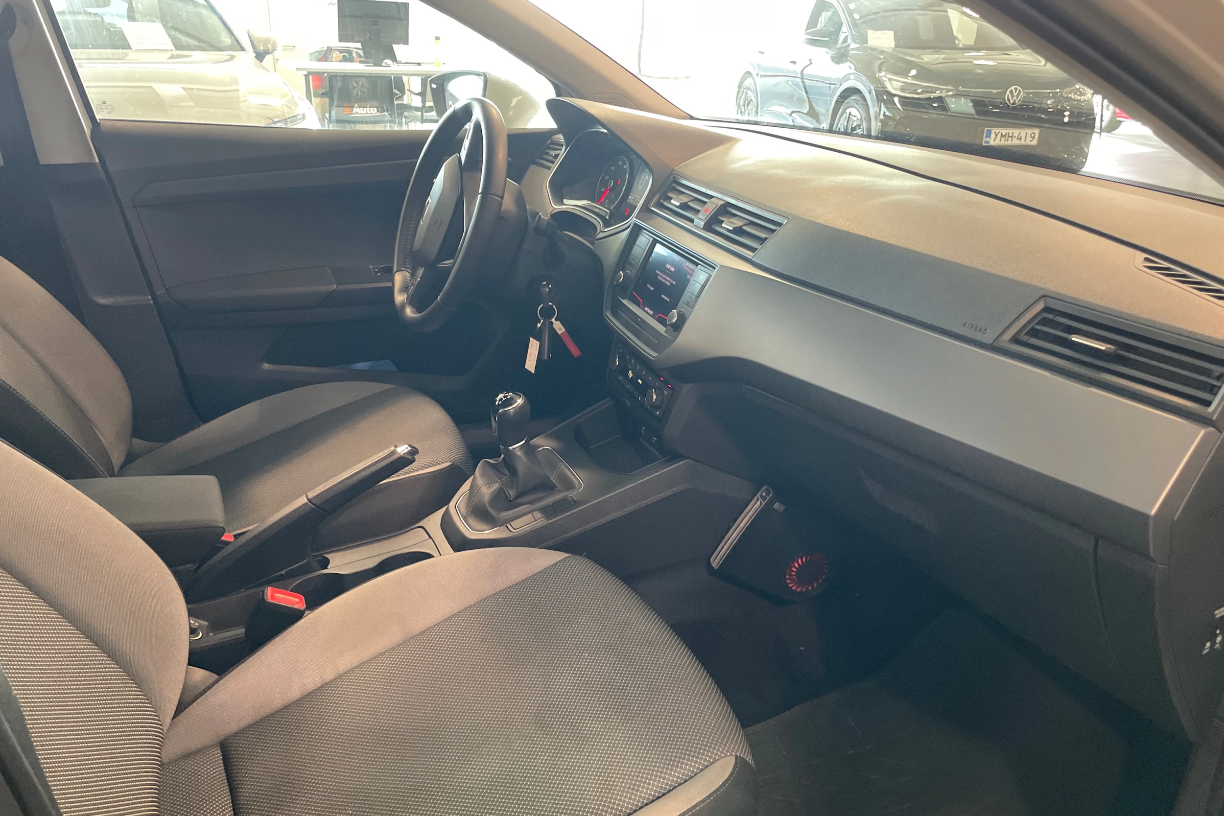 valkoinen SEAT Ibiza 2019 kuva 14.