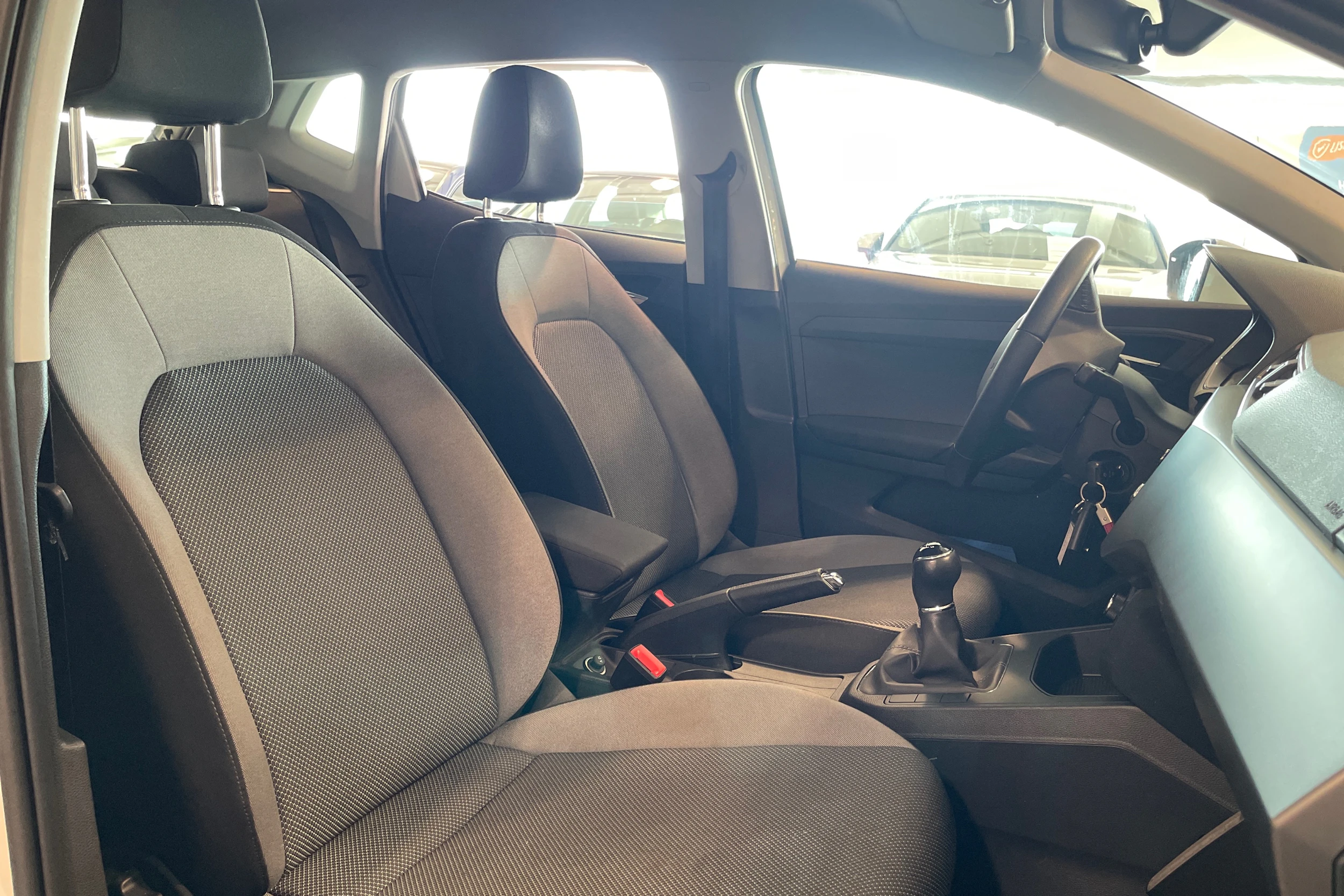 valkoinen SEAT Ibiza 2019 kuva 15.