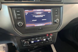 valkoinen SEAT Ibiza 2019 kuva 16.