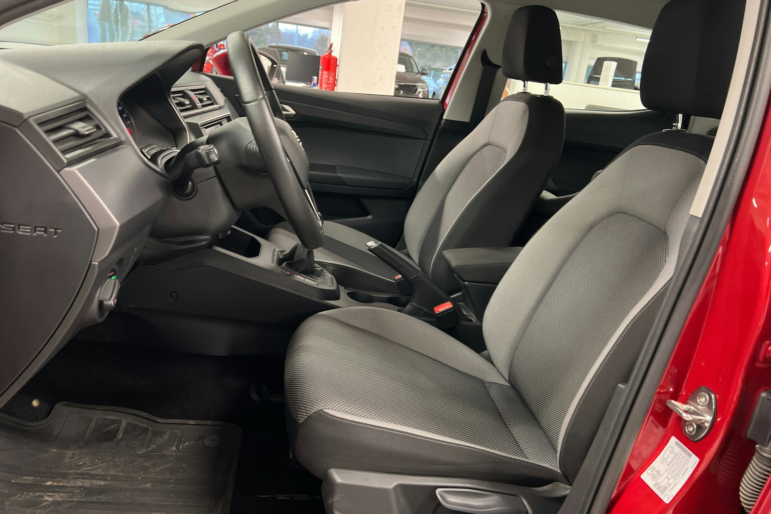 Vihreä SEAT IBIZA 2019 kuva 6.