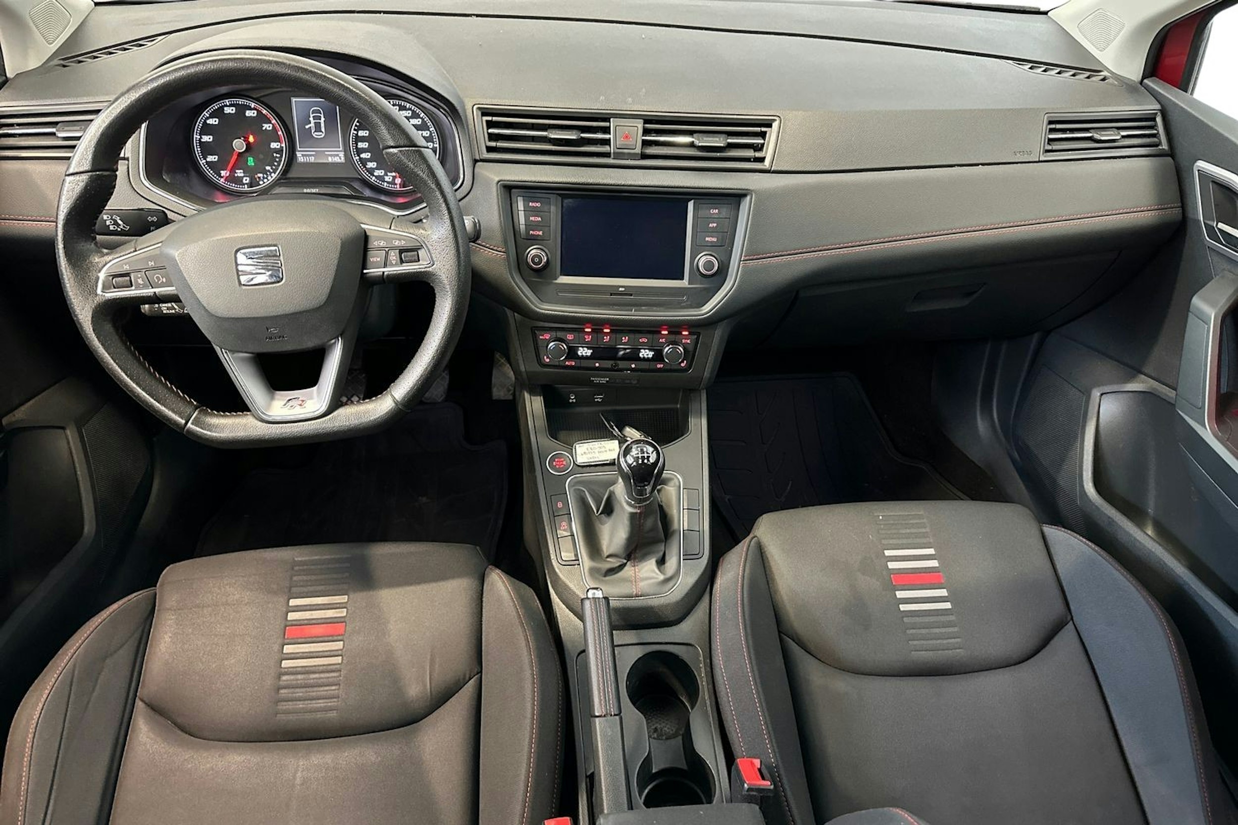 Punainen SEAT IBIZA 2019 kuva 9.