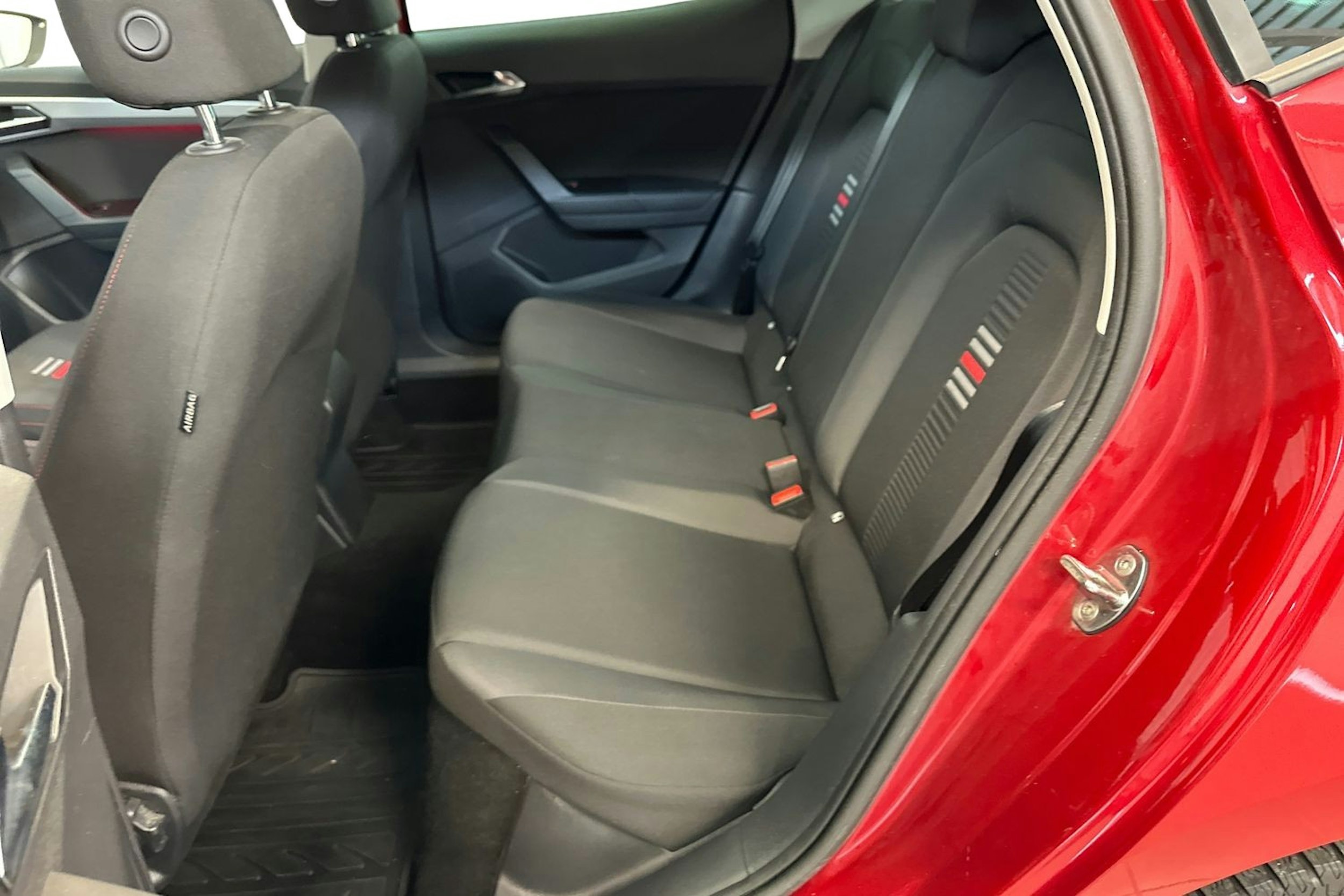 Punainen SEAT IBIZA 2019 kuva 10.