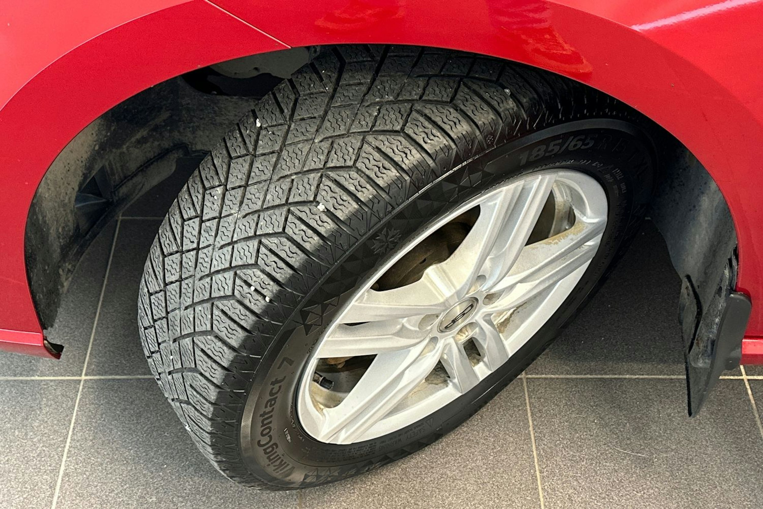 Punainen SEAT IBIZA 2019 kuva 13.