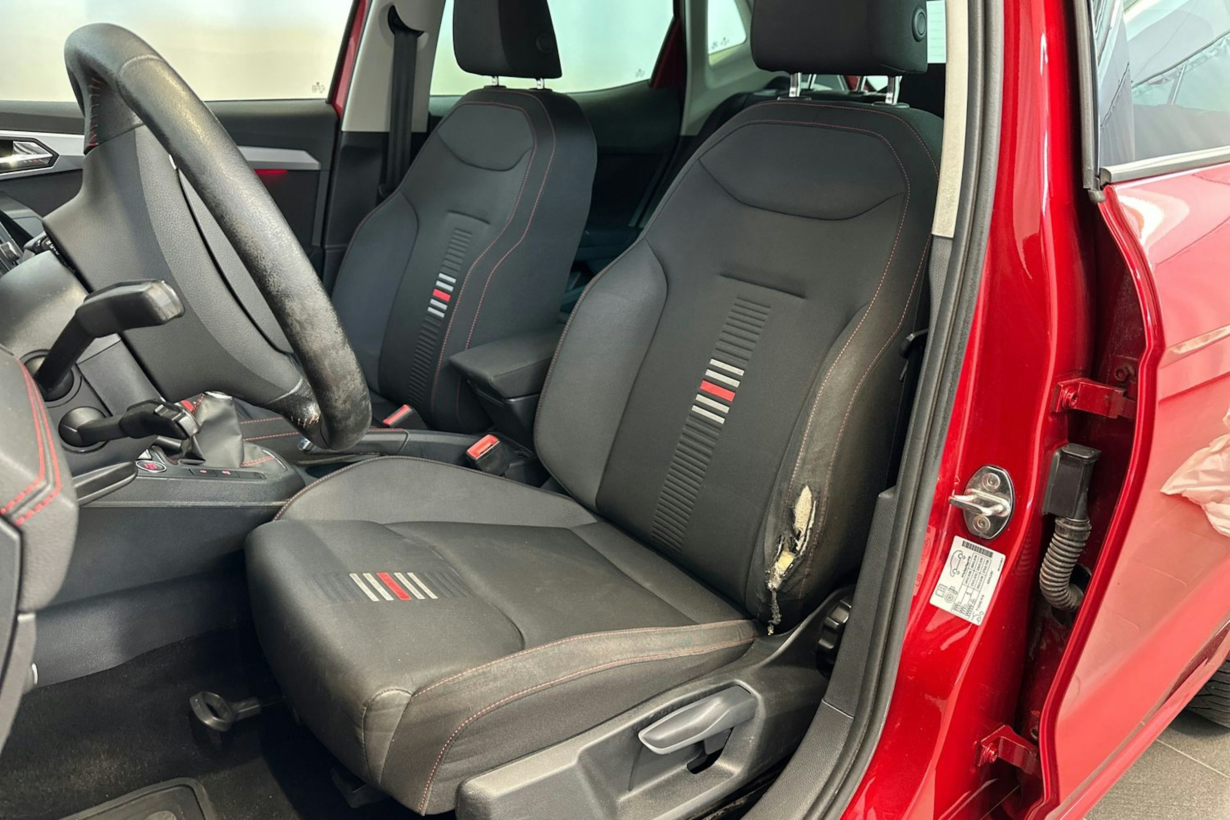 Punainen SEAT IBIZA 2019 kuva 14.