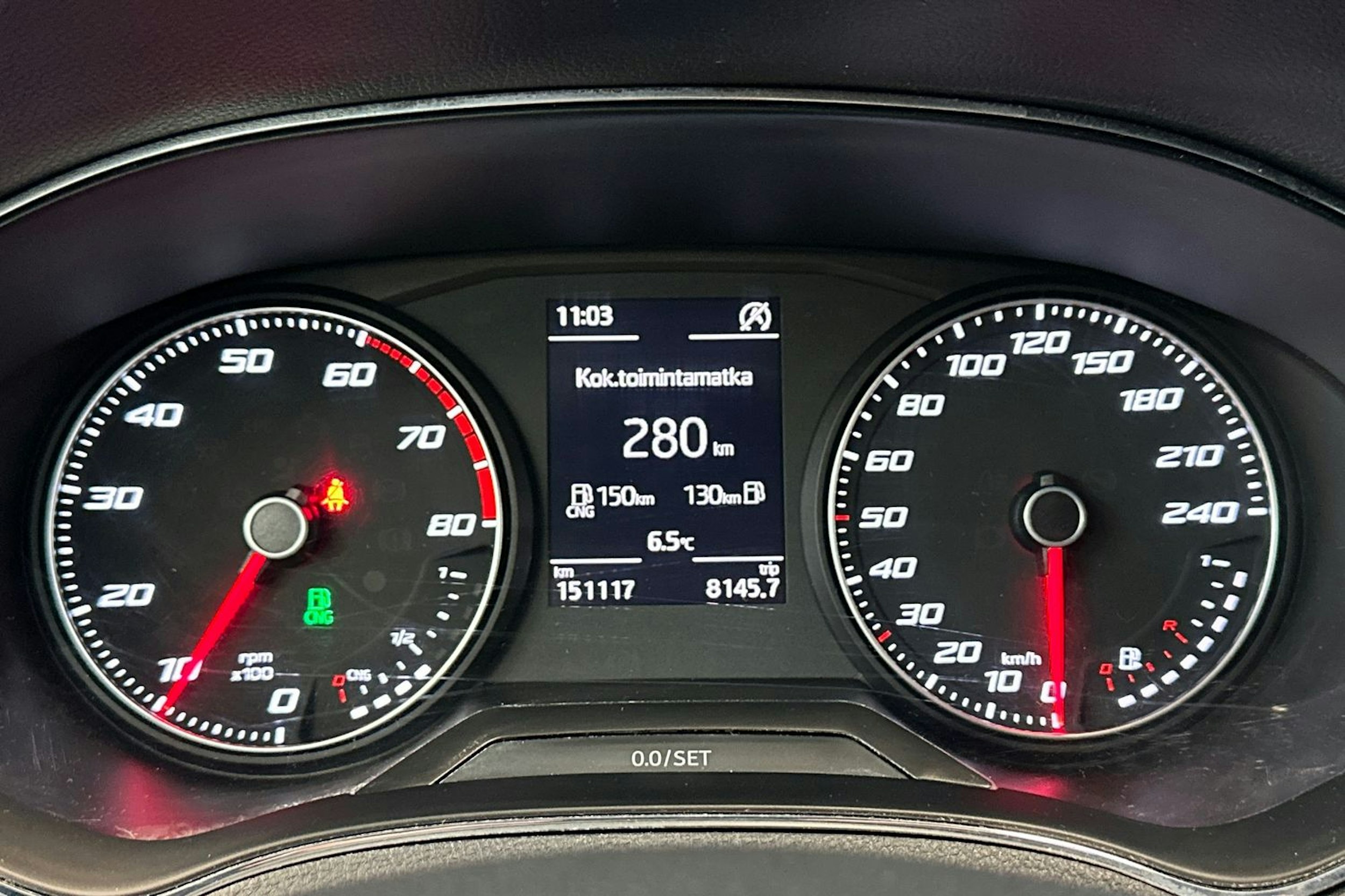 Punainen SEAT IBIZA 2019 kuva 17.
