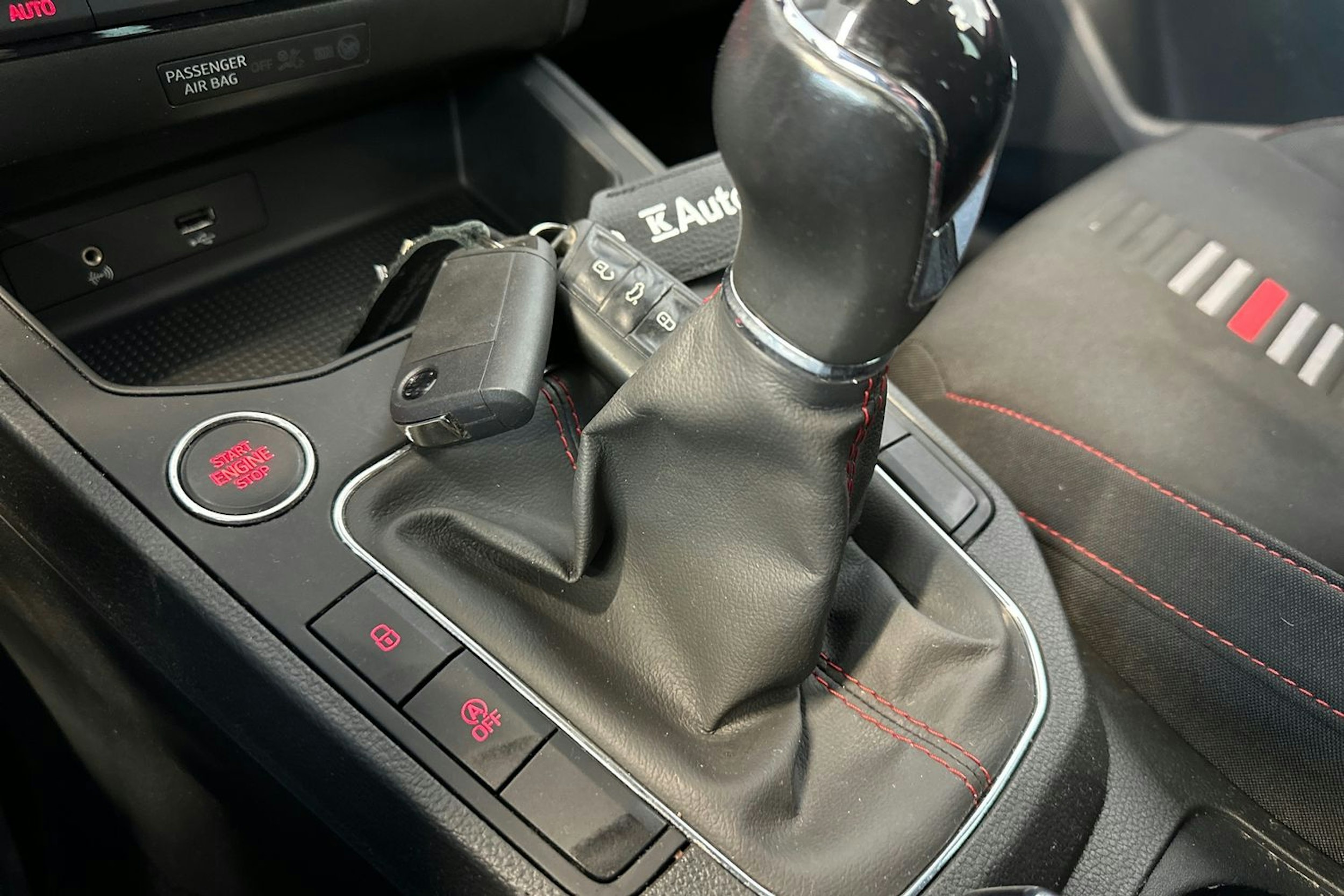 Punainen SEAT IBIZA 2019 kuva 19.