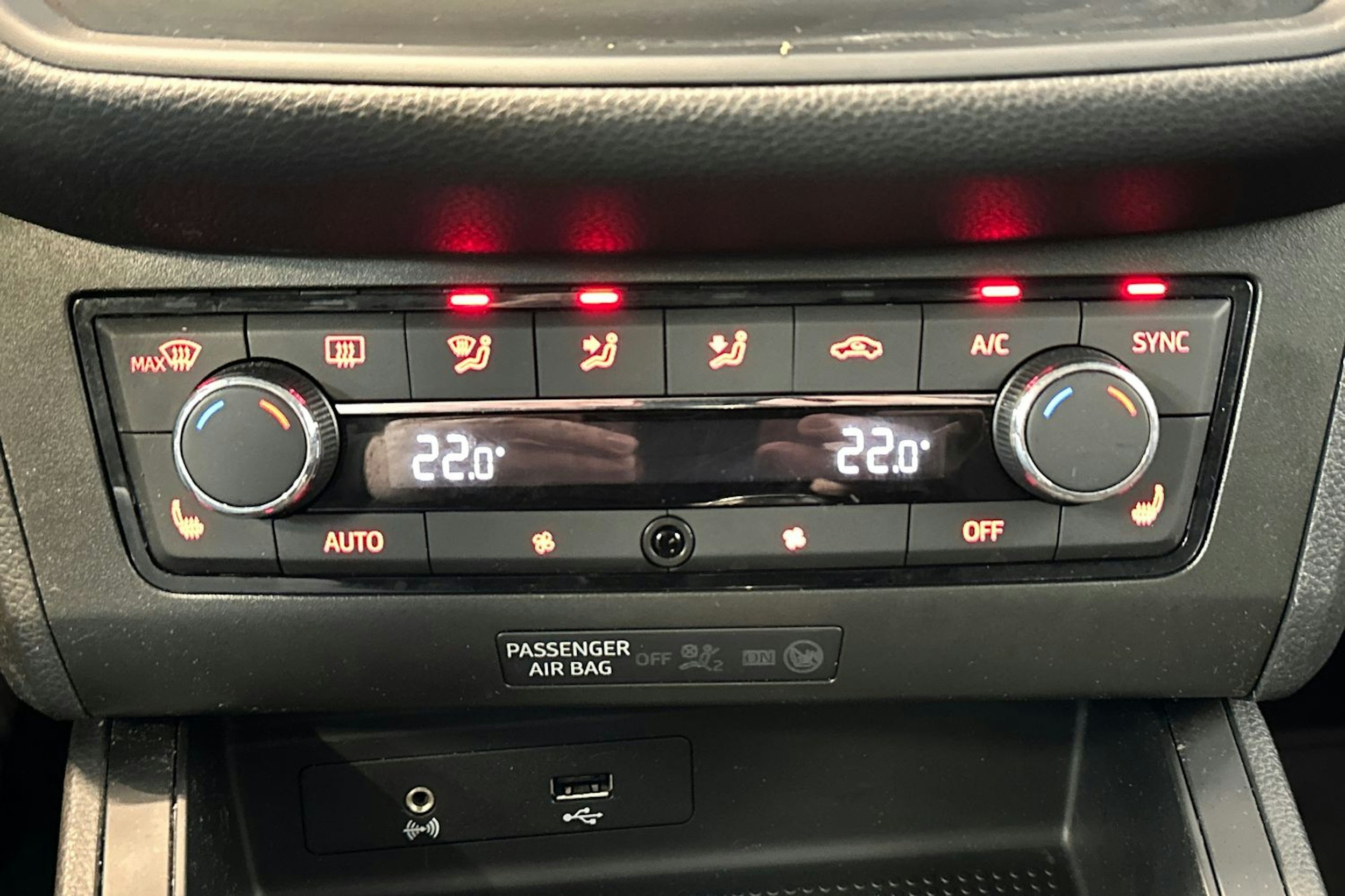 Punainen SEAT IBIZA 2019 kuva 20.