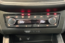 Punainen SEAT IBIZA 2019 kuva 20.