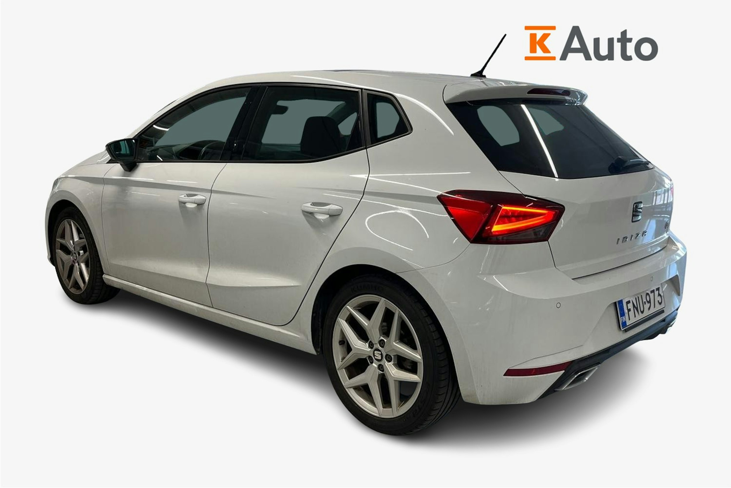 Valkoinen SEAT IBIZA 2019 kuva 2.
