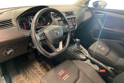 Valkoinen SEAT IBIZA 2019 kuva 3.