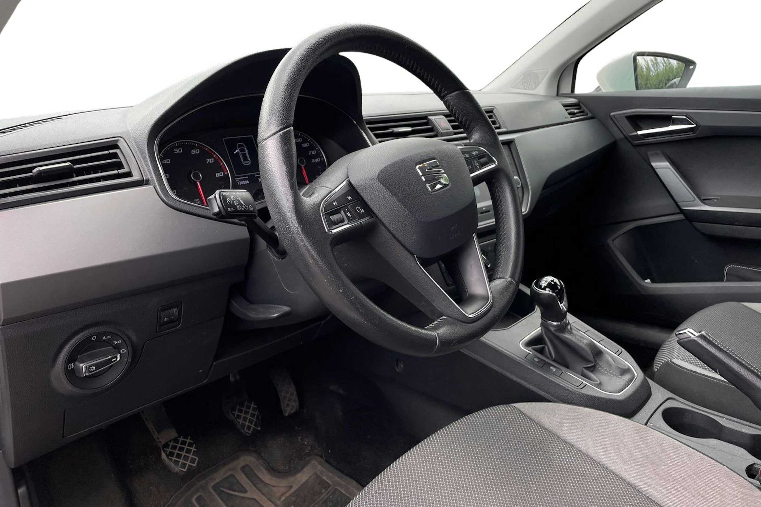 valkoinen SEAT Ibiza 2019 kuva 3.