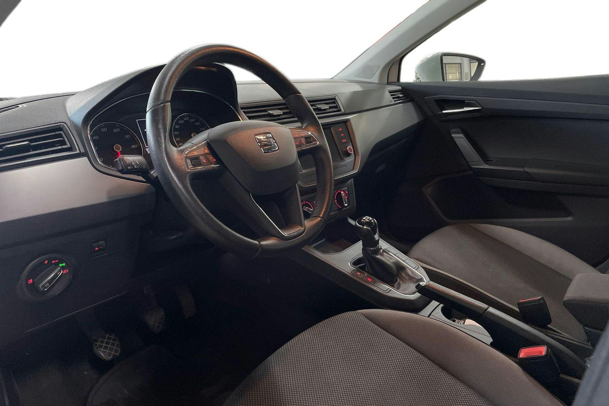 valkoinen SEAT Ibiza 2019 kuva 7.
