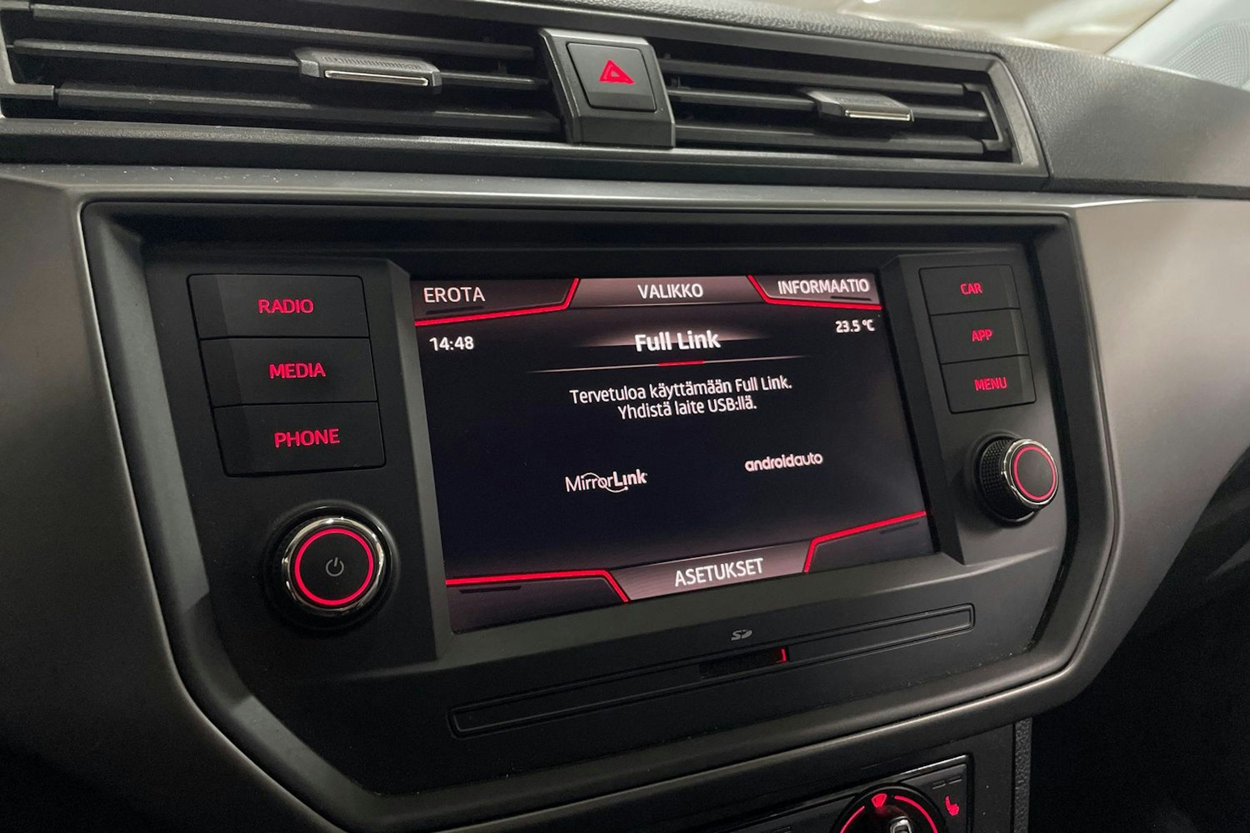 valkoinen SEAT Ibiza 2019 kuva 16.