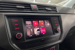 valkoinen SEAT Ibiza 2019 kuva 18.