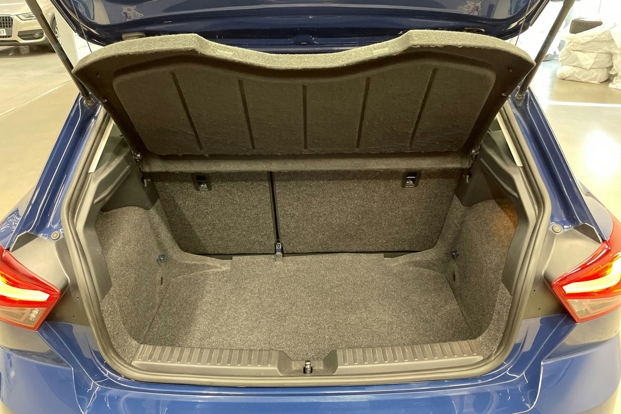 Sininen SEAT IBIZA 2019 kuva 14.