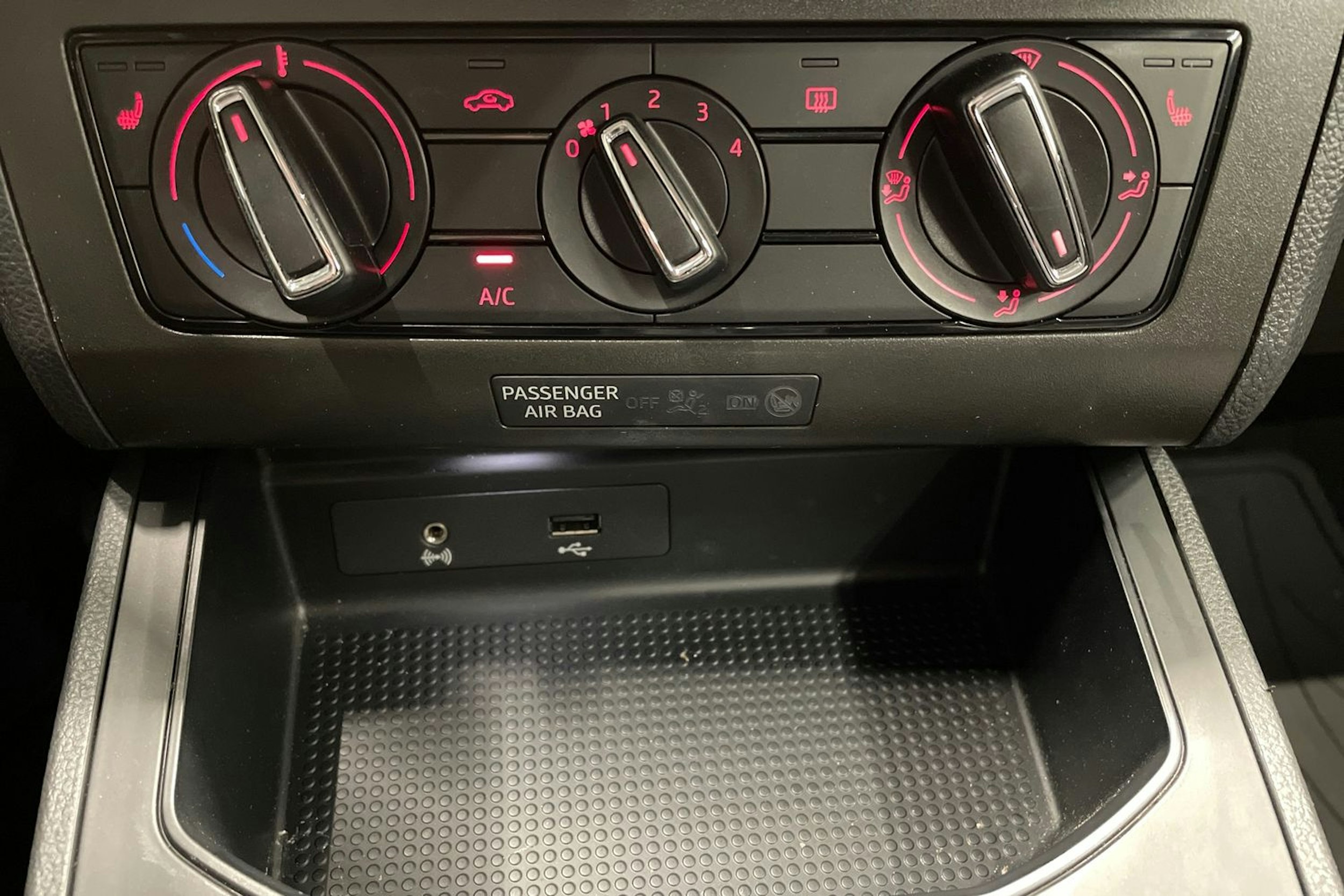 Sininen SEAT IBIZA 2019 kuva 19.