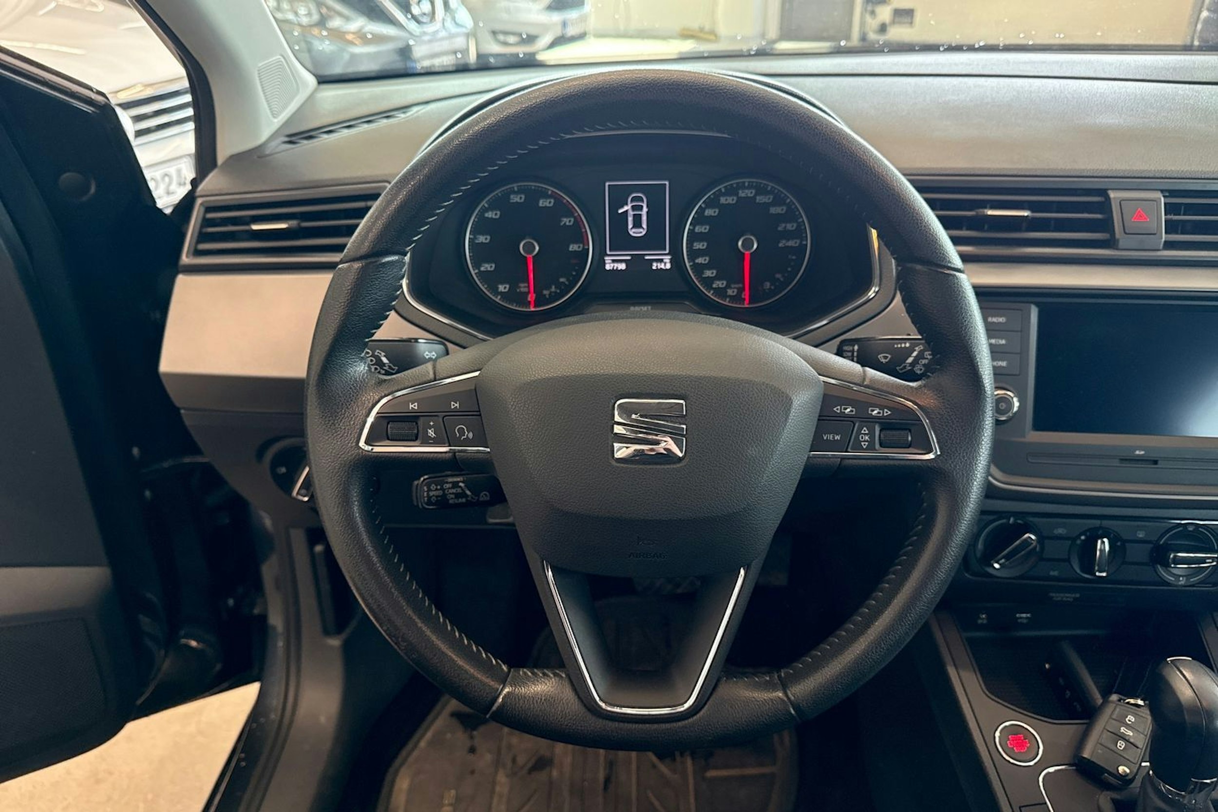 Harmaa SEAT IBIZA 2019 kuva 11.