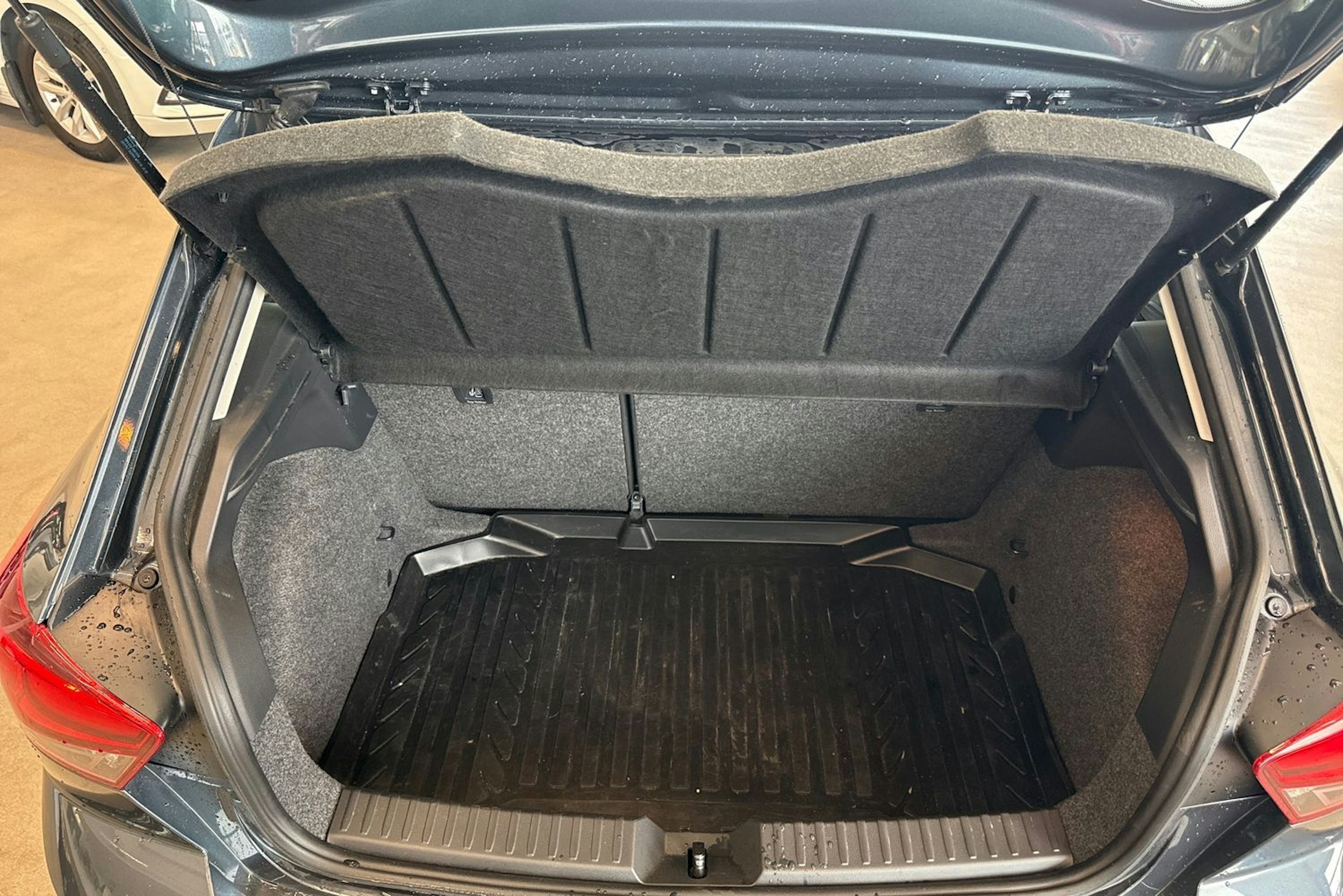 Harmaa SEAT IBIZA 2019 kuva 17.