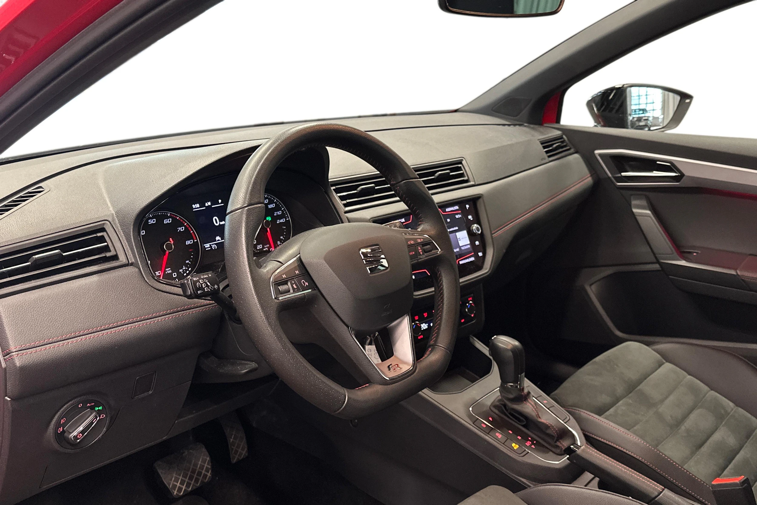 punainen SEAT Ibiza 2020 kuva 3.