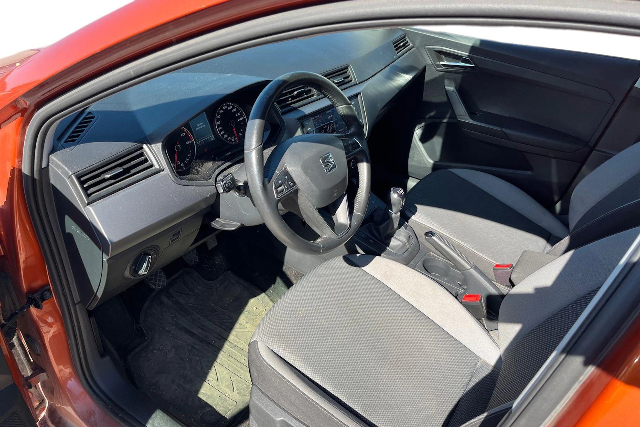 Oranssi SEAT IBIZA 2020 kuva 3.