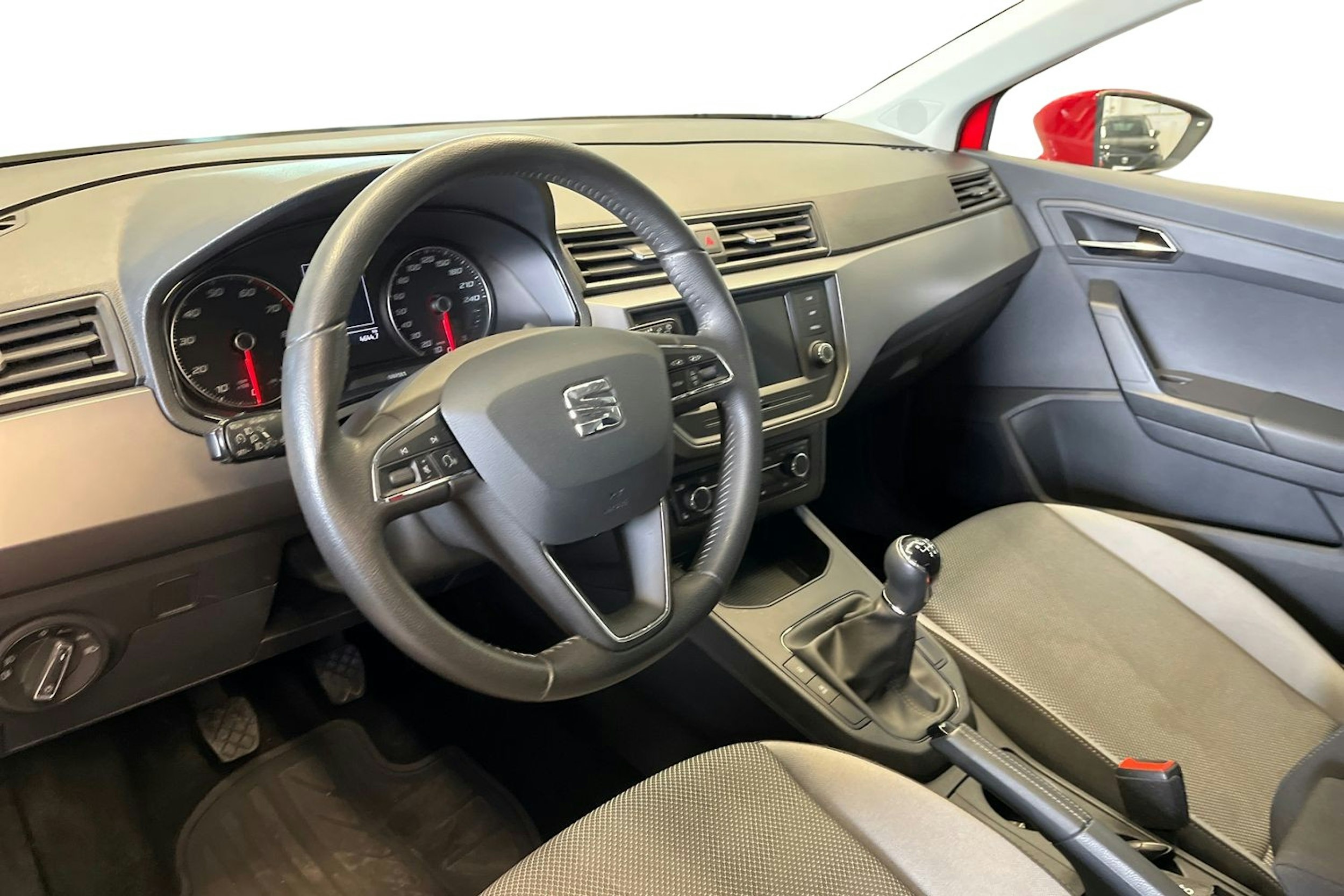 punainen SEAT Ibiza 2020 kuva 7.