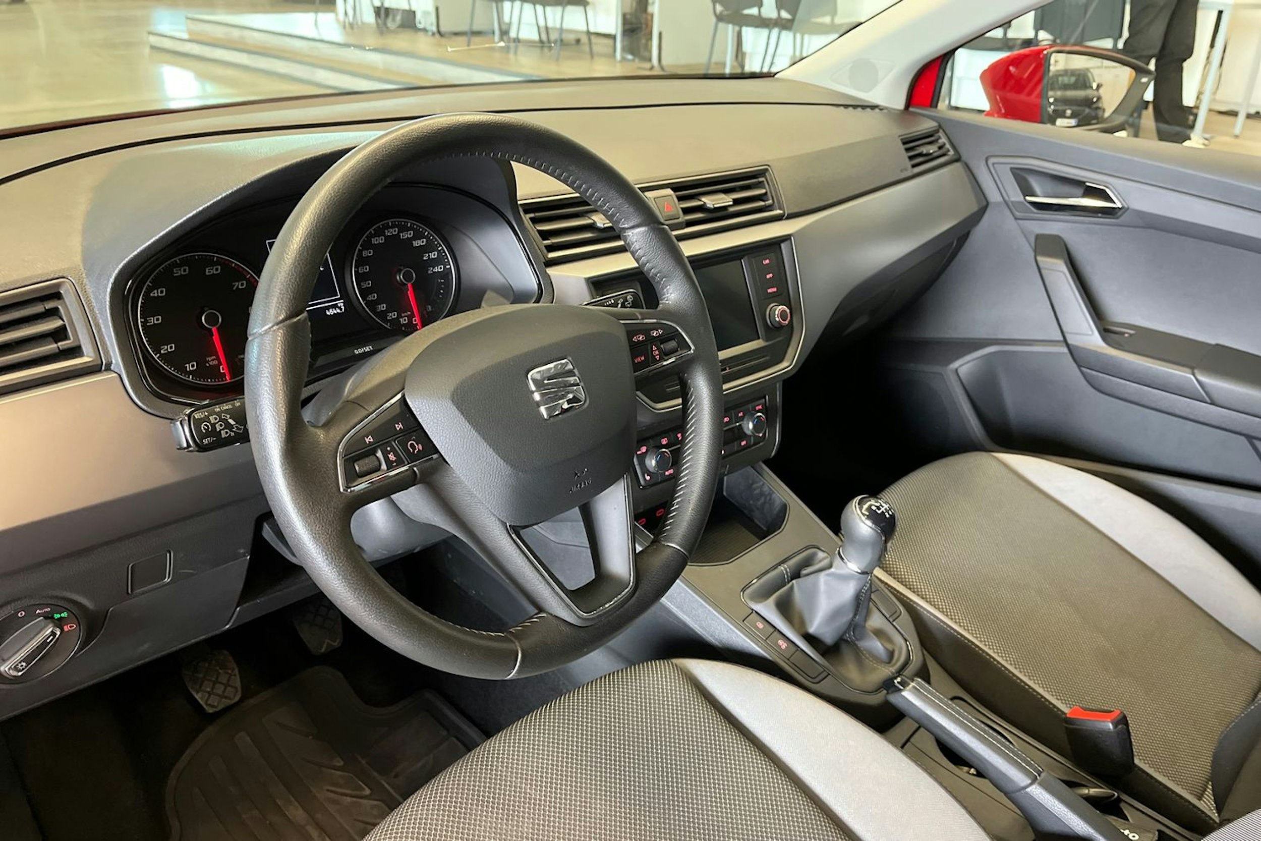 punainen SEAT Ibiza 2020 kuva 14.