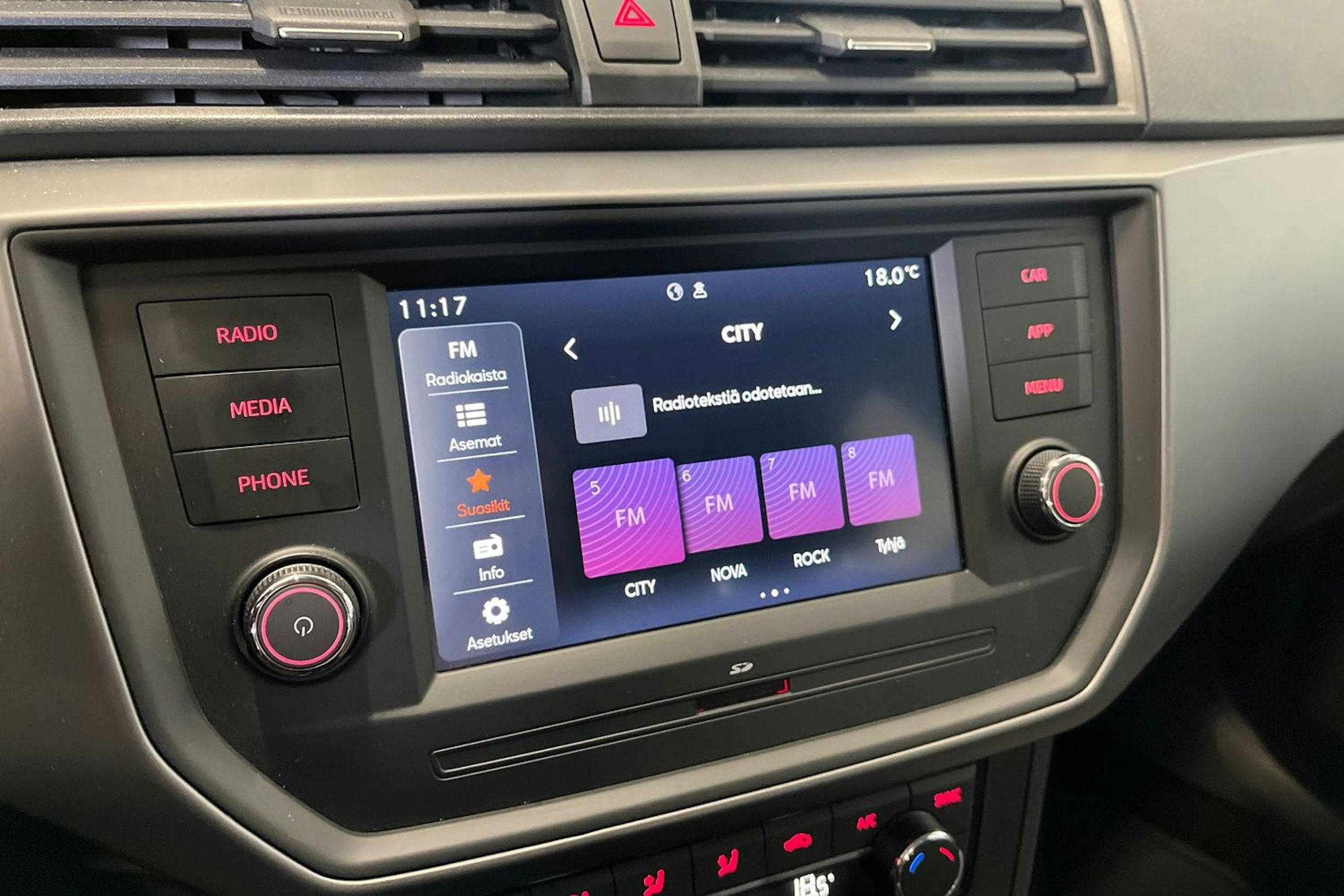 punainen SEAT Ibiza 2020 kuva 16.