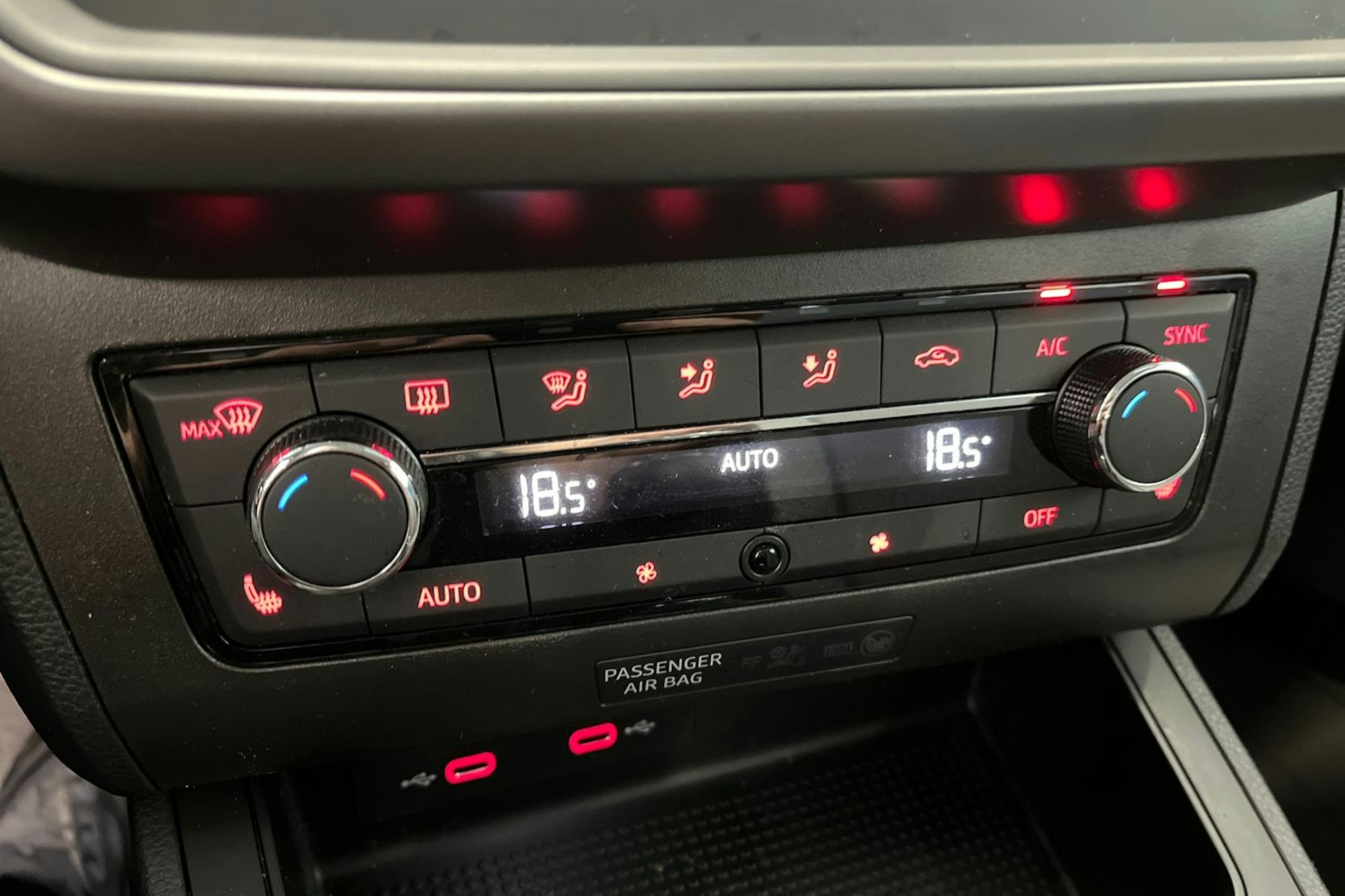 punainen SEAT Ibiza 2020 kuva 21.