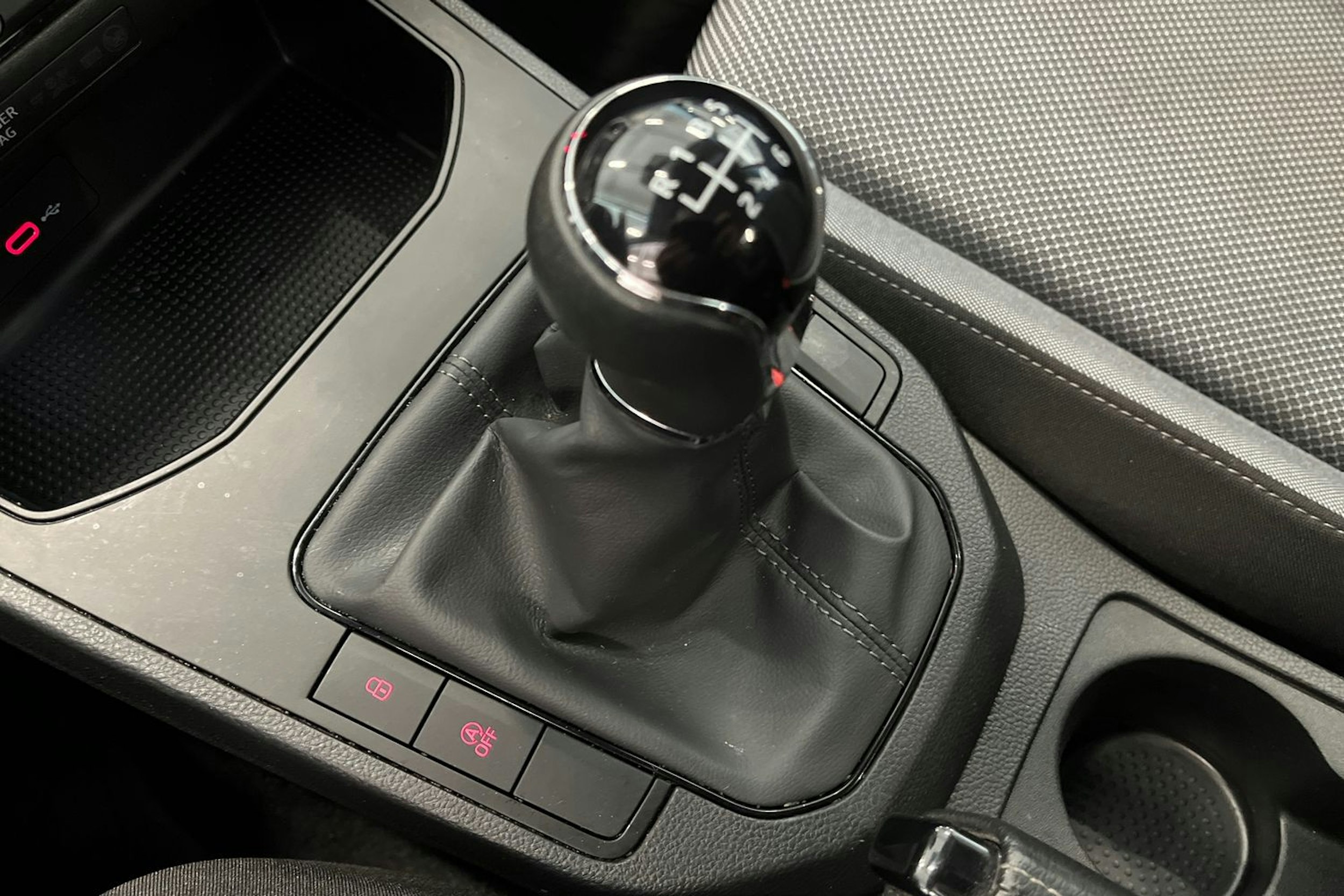 punainen SEAT Ibiza 2020 kuva 22.