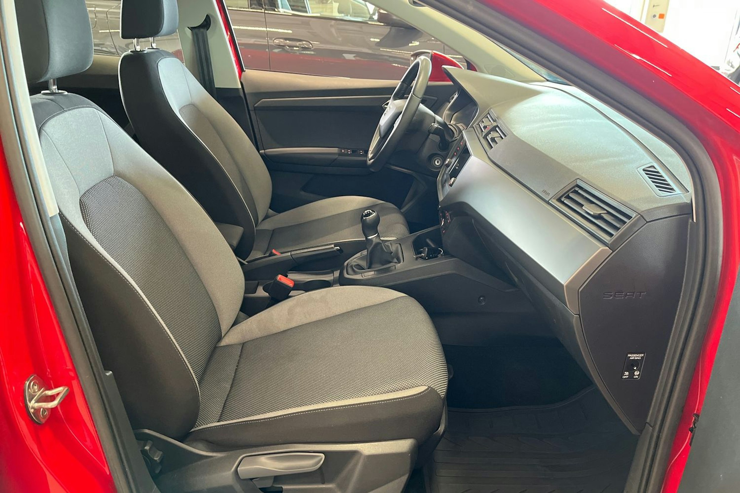 punainen SEAT Ibiza 2020 kuva 27.