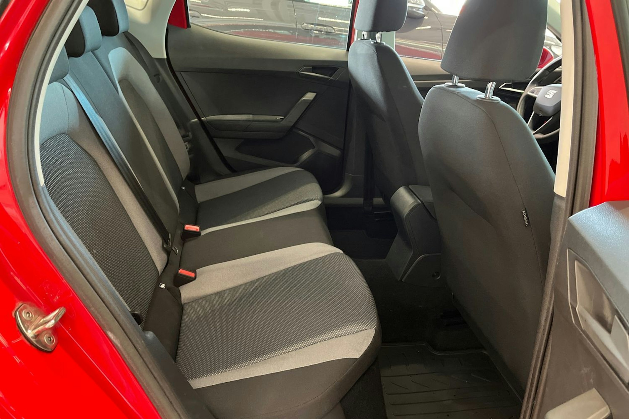 punainen SEAT Ibiza 2020 kuva 28.