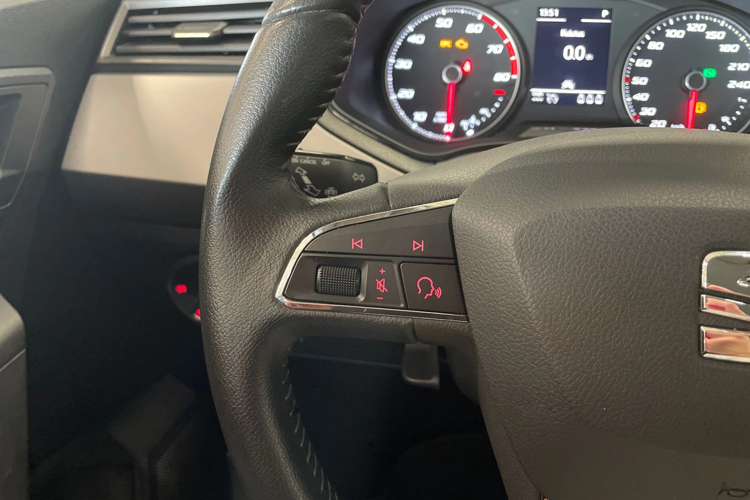 harmaa SEAT Ibiza 2020 kuva 14.