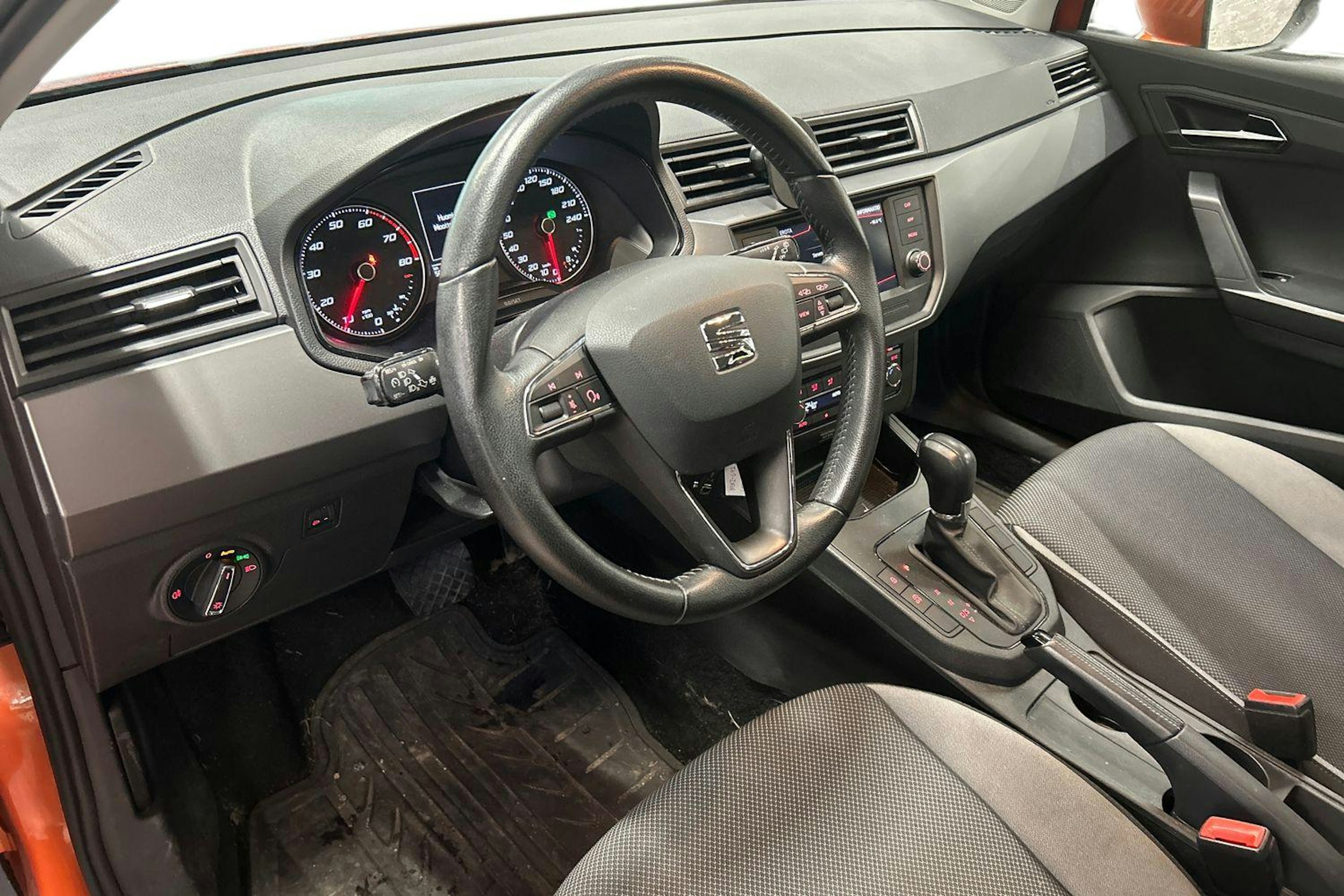 oranssi SEAT Ibiza 2020 kuva 3.