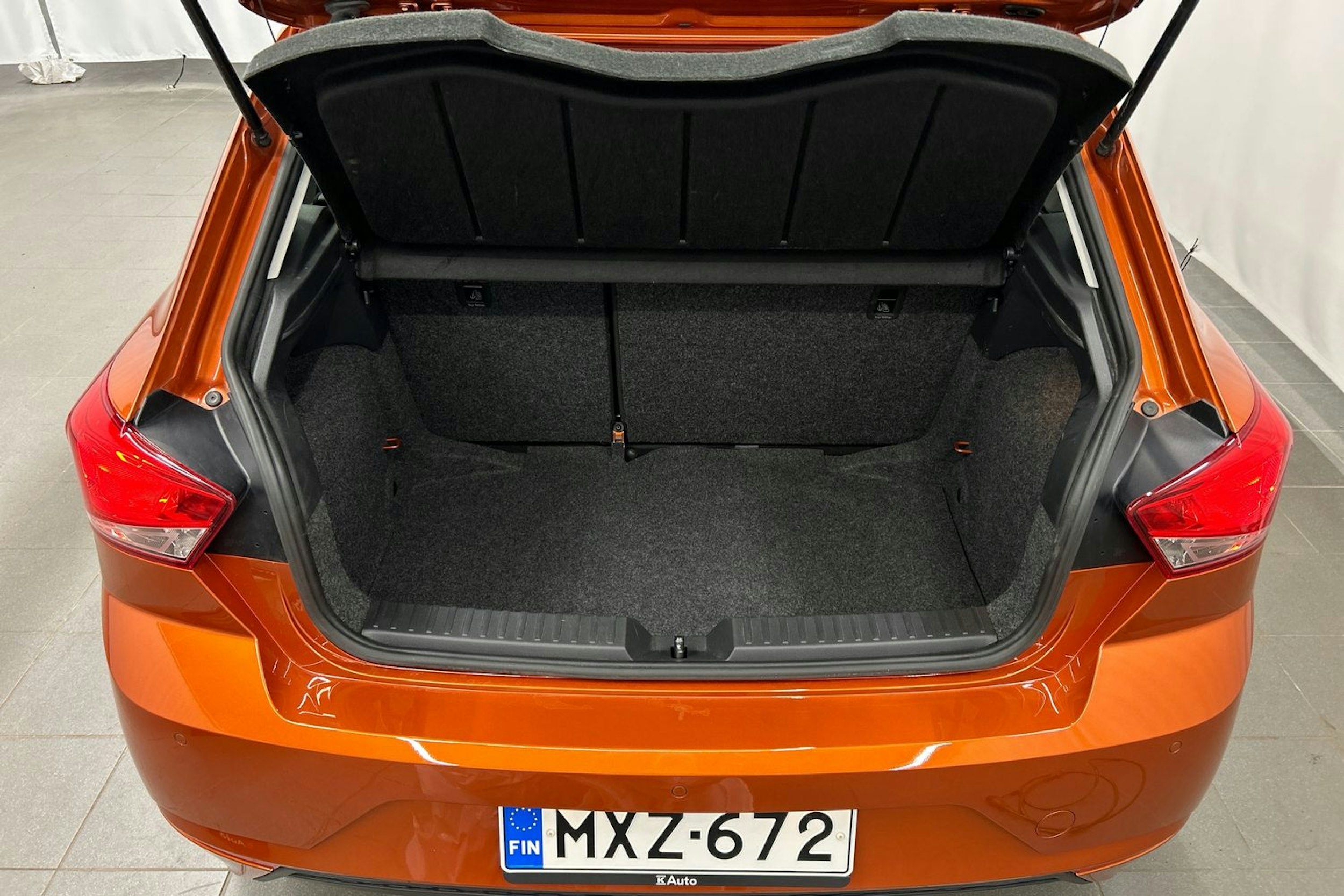 oranssi SEAT Ibiza 2020 kuva 16.