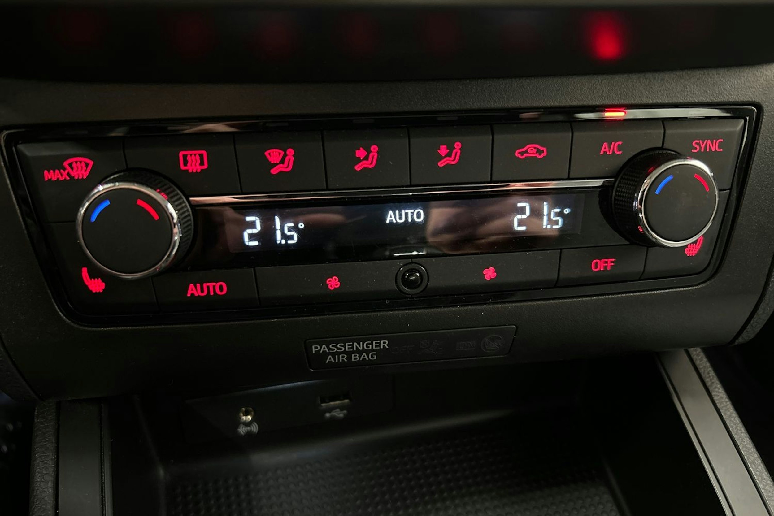 oranssi SEAT Ibiza 2020 kuva 24.