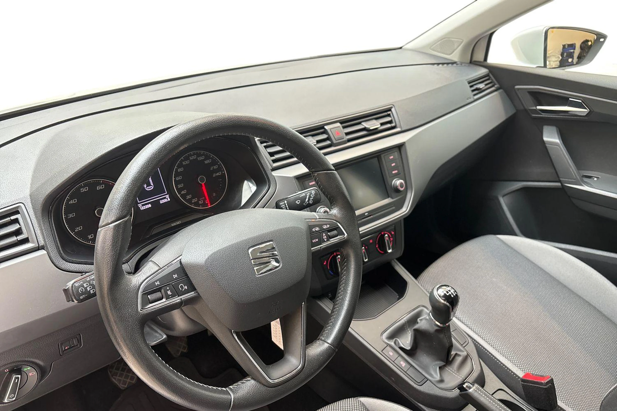 Valkoinen SEAT IBIZA 2020 kuva 8.